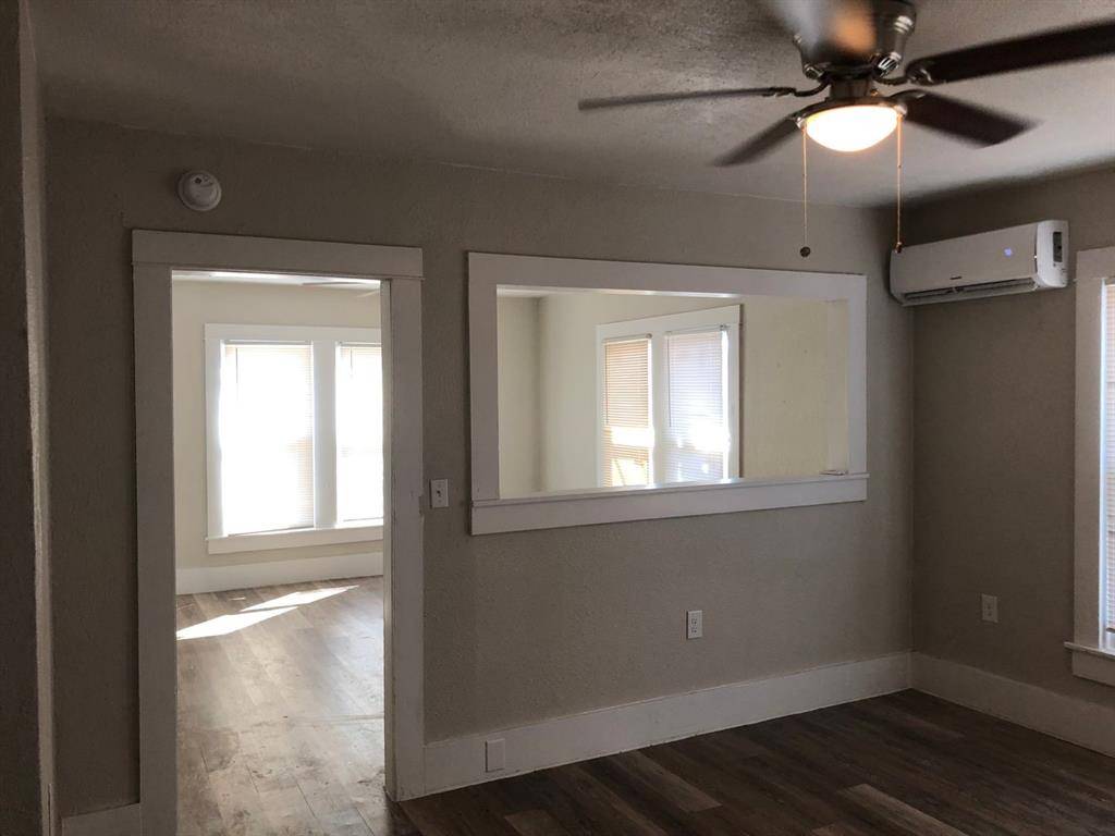 Coleman, TX 76834,502 Cottonwood Street #1