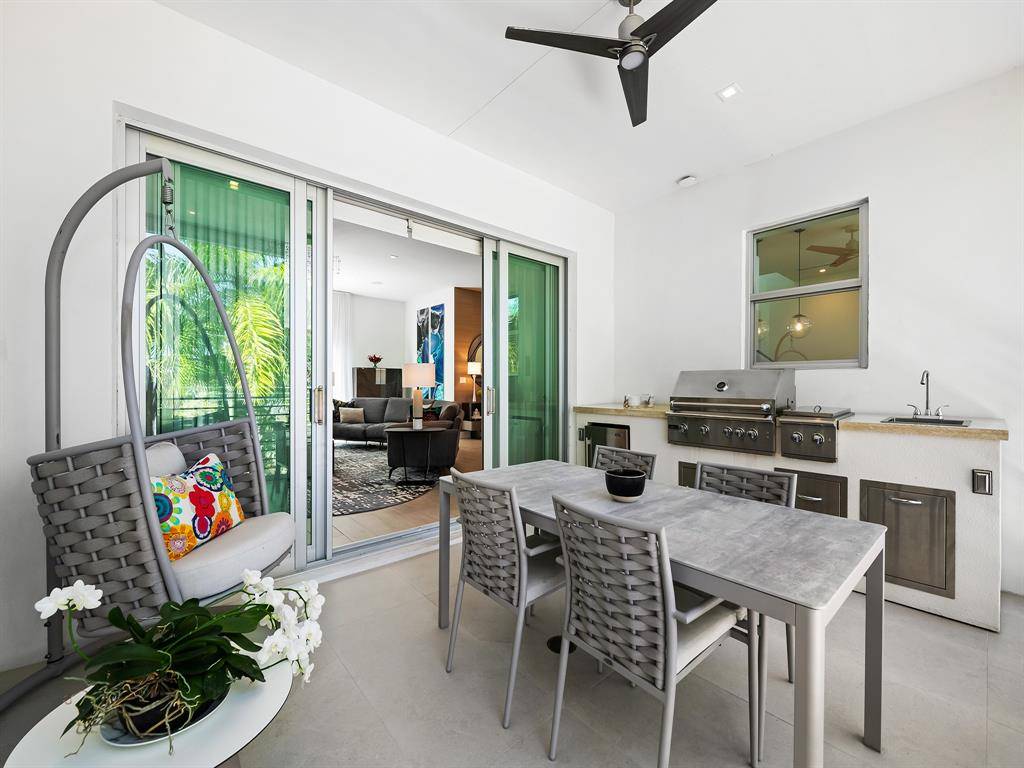 Fort Lauderdale, FL 33301,12 SE 10th Ave