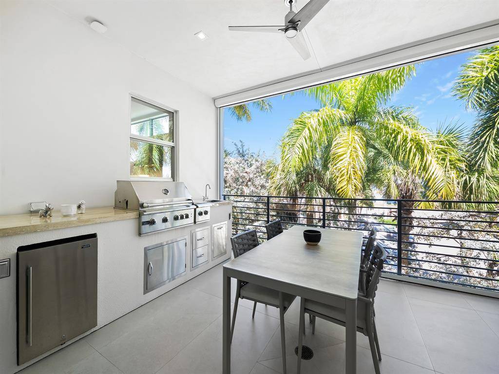 Fort Lauderdale, FL 33301,12 SE 10th Ave