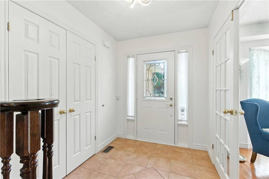 Hamilton, ON L8E 5E7,10 Shadowdale DR