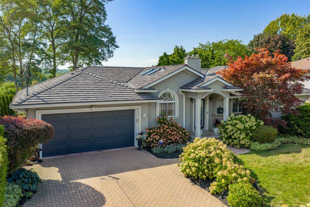 Hamilton, ON L9G 1J8,244 Brookview CT