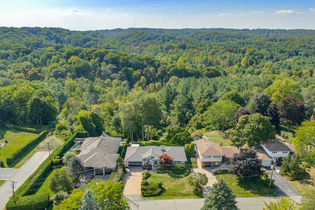 Hamilton, ON L9G 1J8,244 Brookview CT