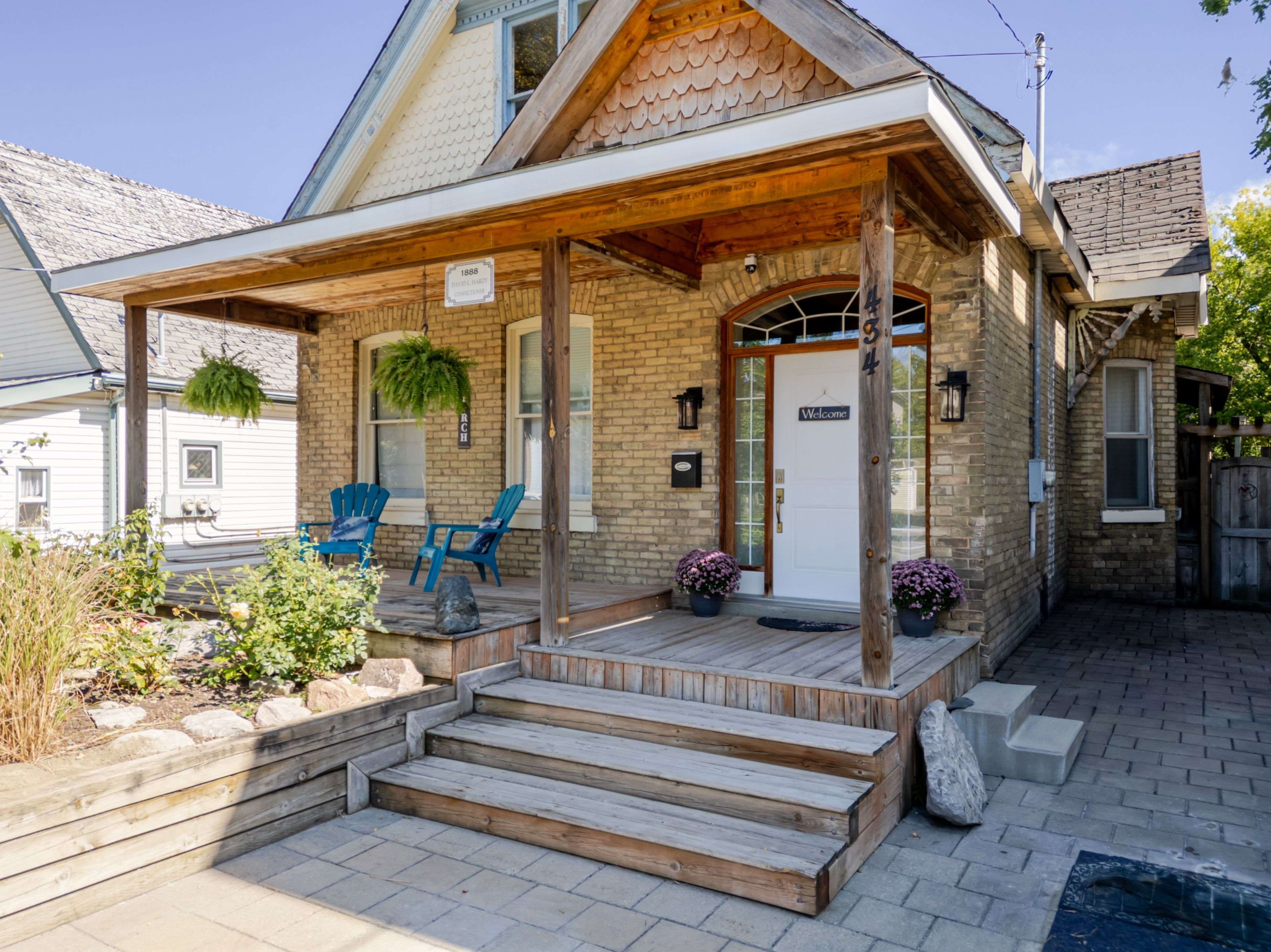 London East, ON N5W 3T5,434 English ST