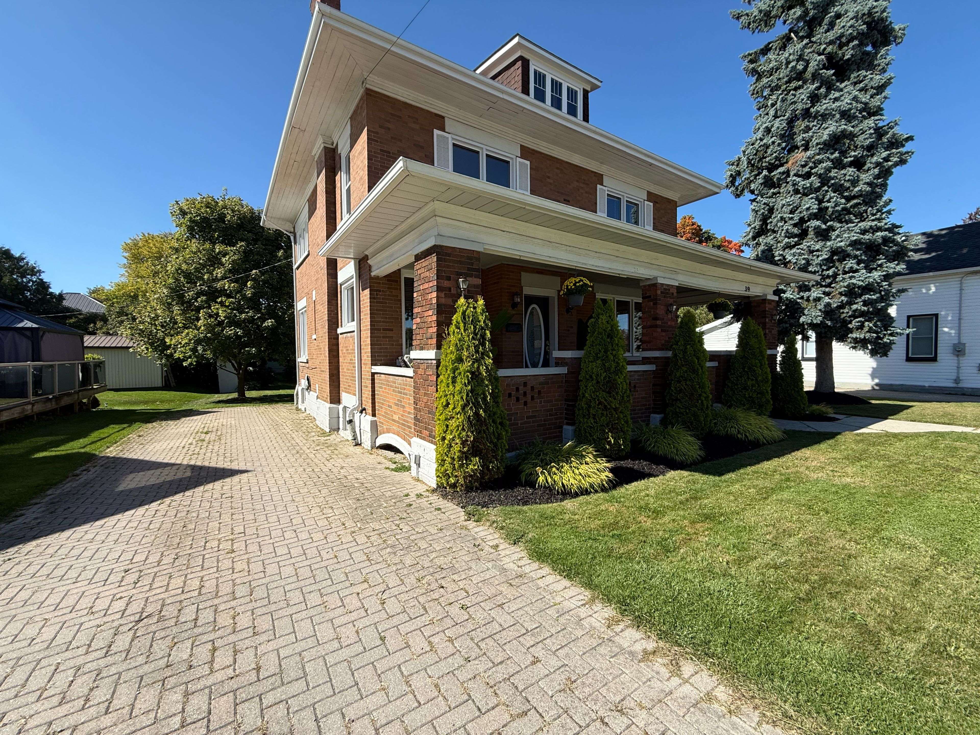 South Bruce, ON N0G 2J0,39 Elora ST