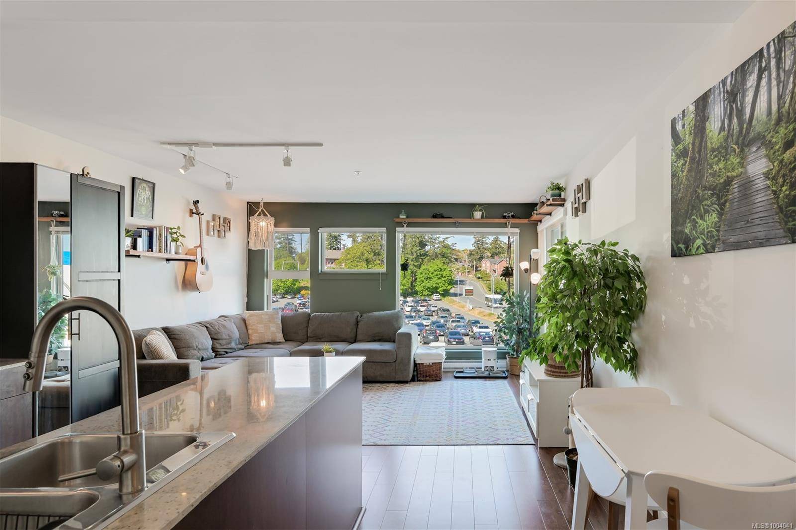 Esquimalt, BC V9A 0A4,1405 Esquimalt Rd #213