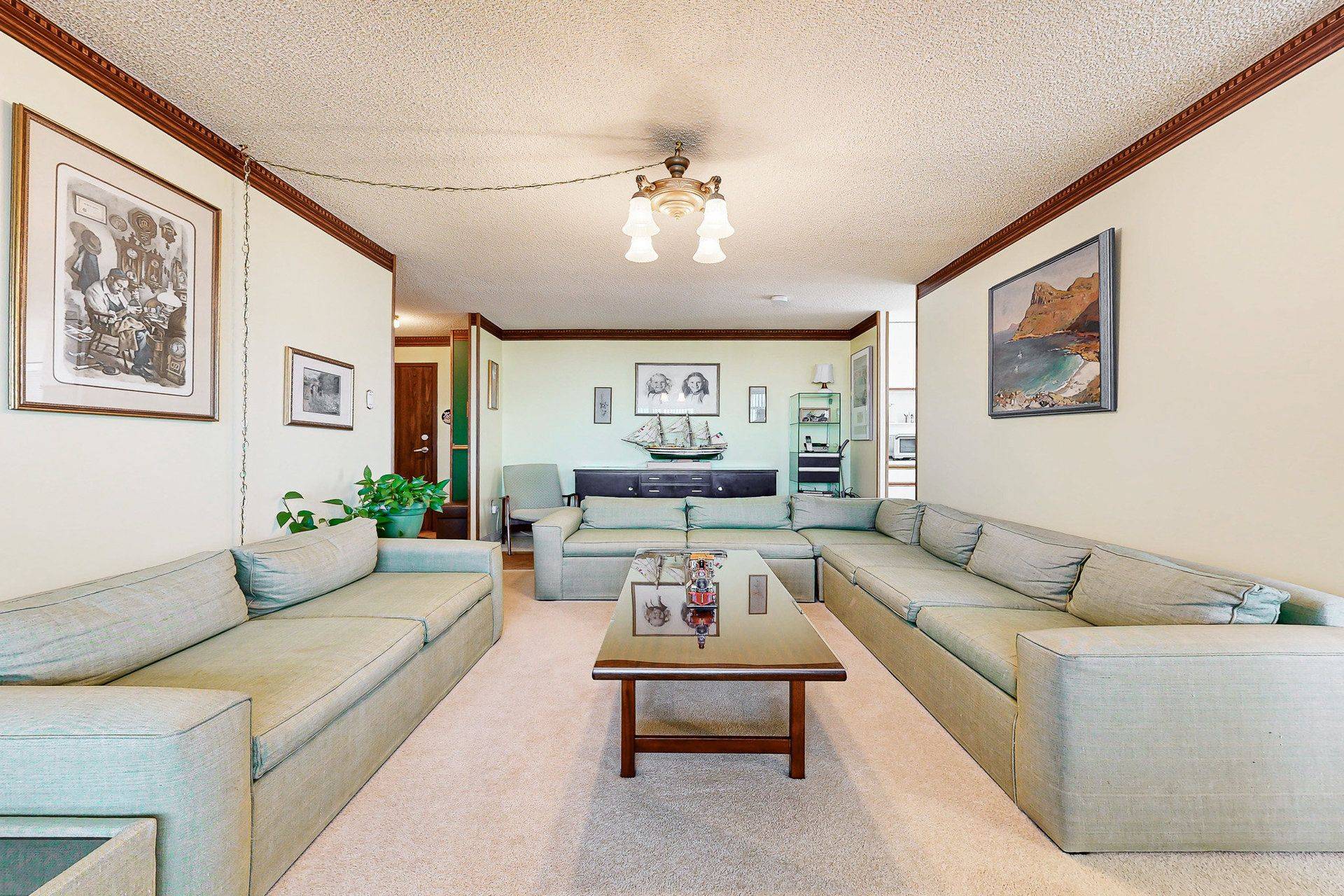 Toronto C07, ON M2R 3N1,100 Antibes DR #2307