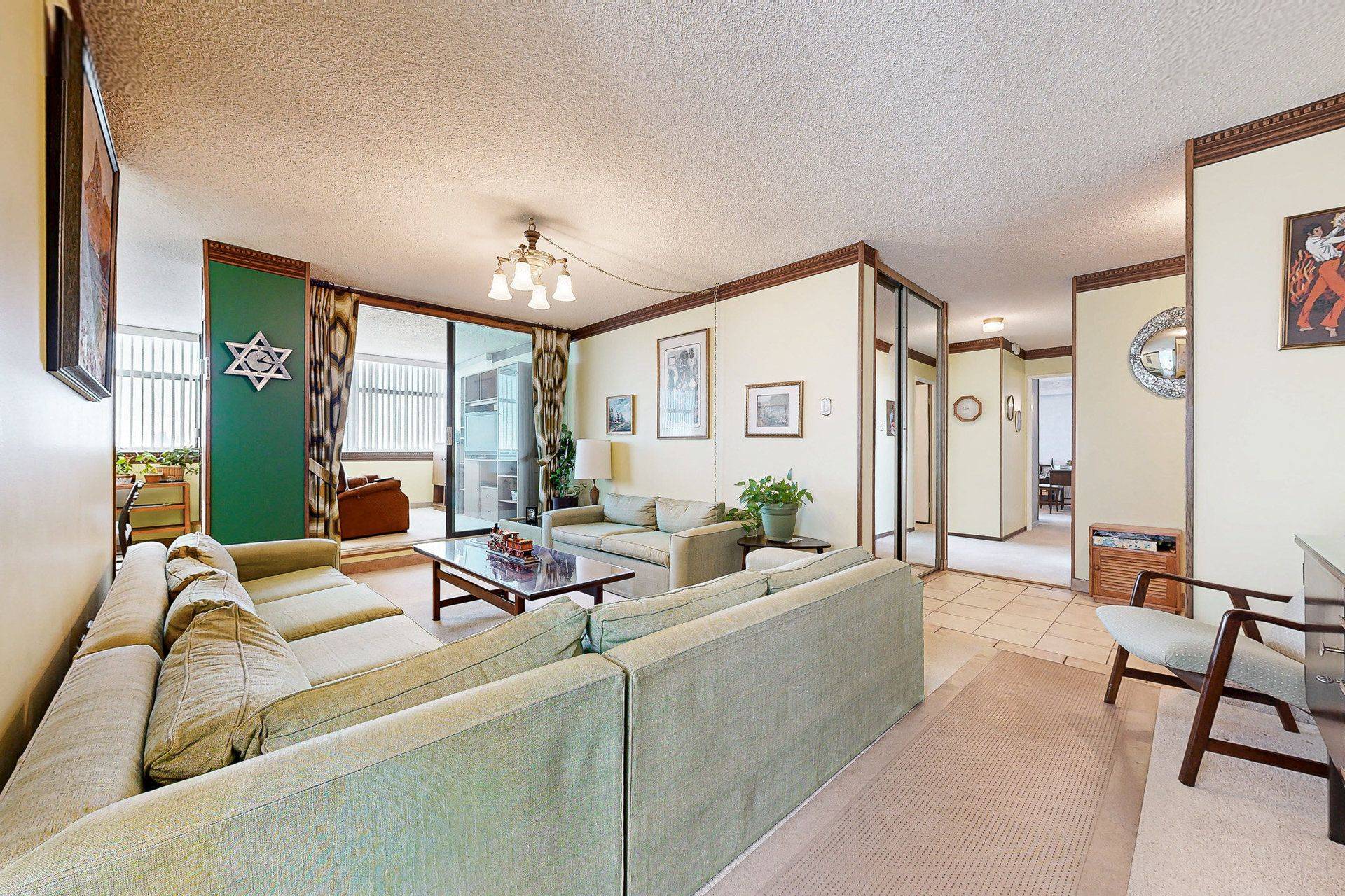 Toronto C07, ON M2R 3N1,100 Antibes DR #2307