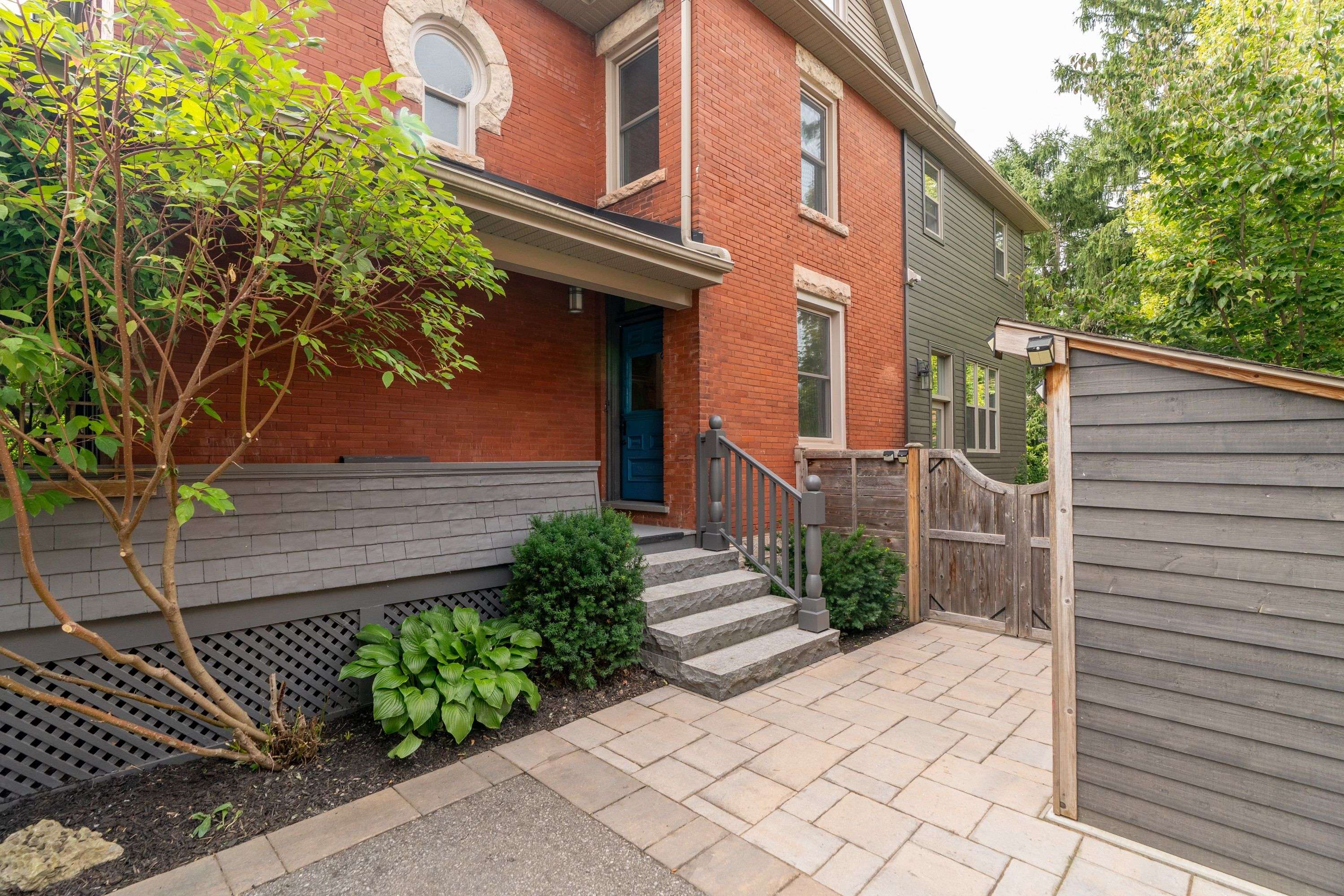 Guelph, ON N1H 2A5,33 Mont ST