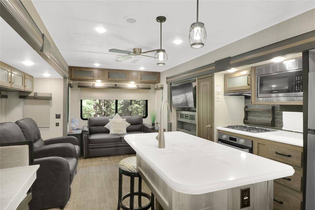 Quitman, TX 75783,405 Broken Bow