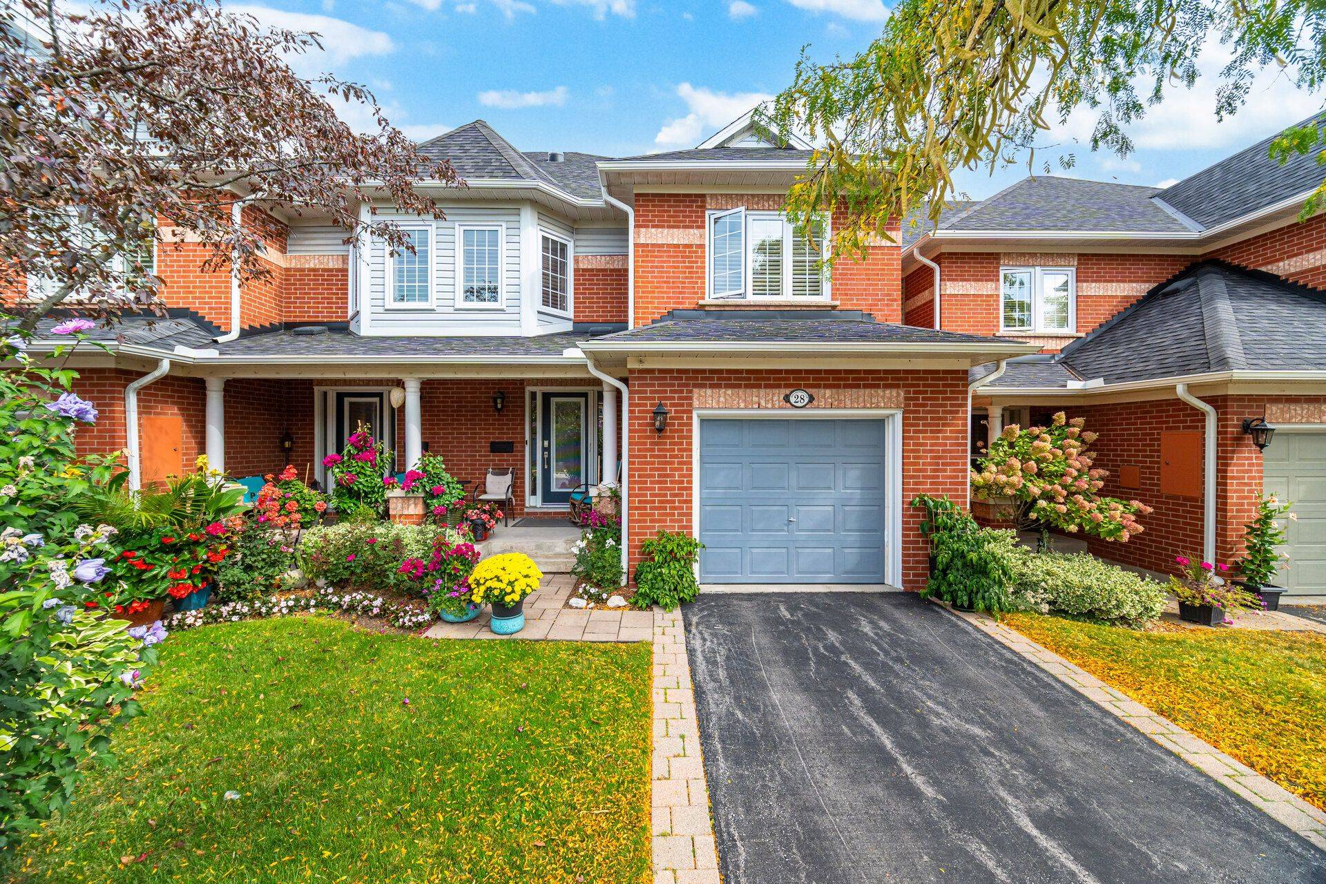 Burlington, ON L7M 4E5,2145 Country Club DR #28