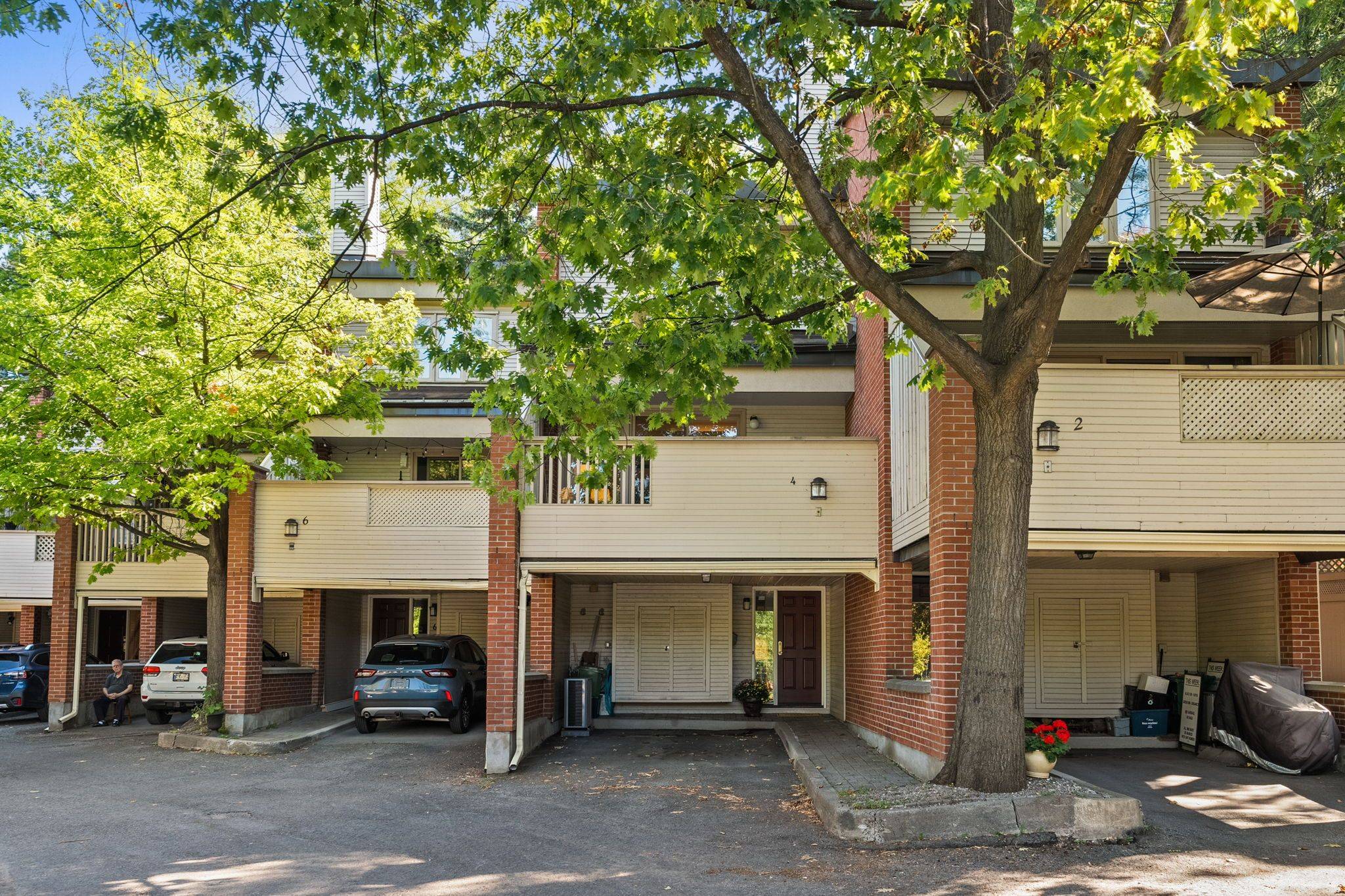 Glebe - Ottawa East And Area, ON K1S 0X7,60 Greenfield AVE #4