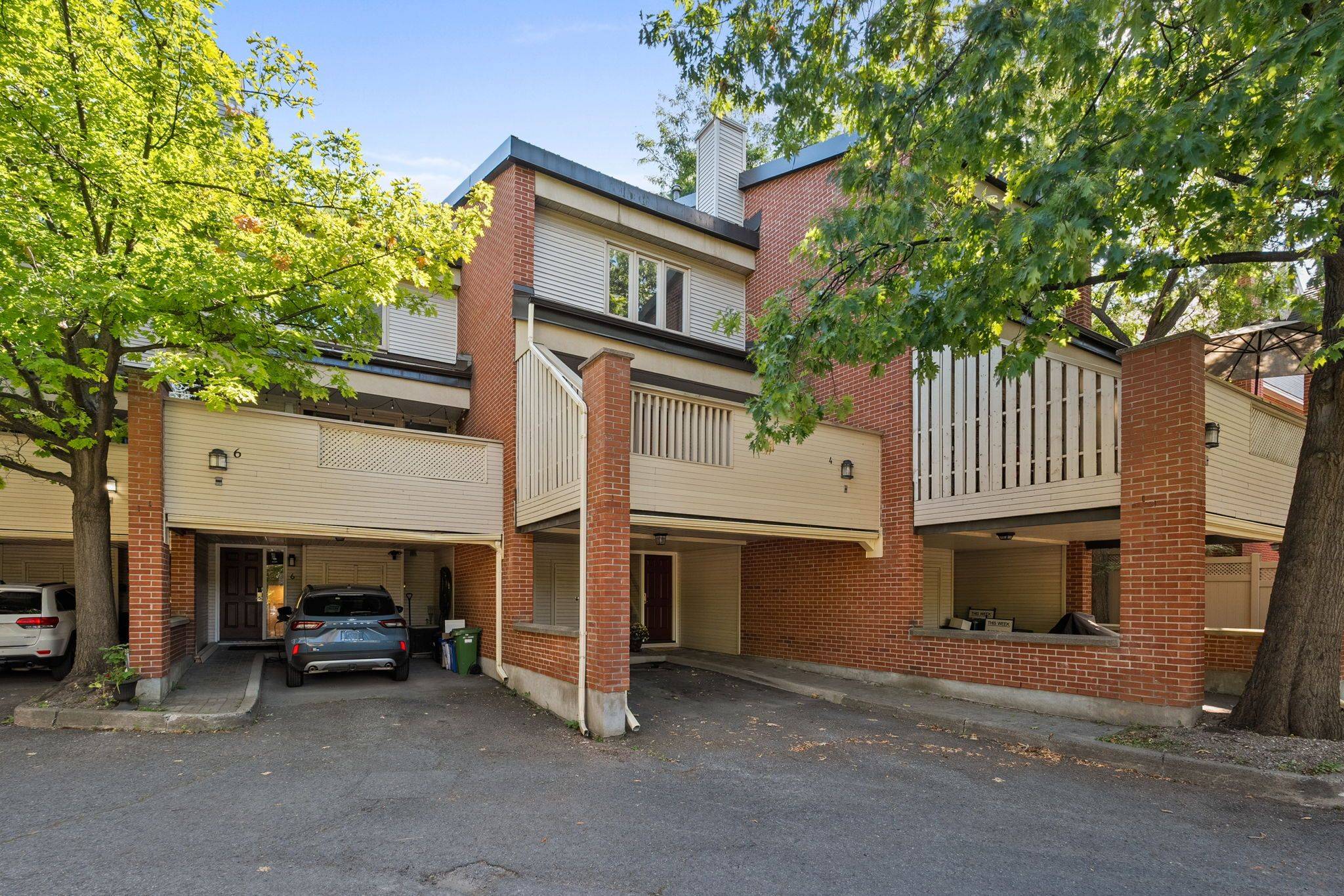 Glebe - Ottawa East And Area, ON K1S 0X7,60 Greenfield AVE #4