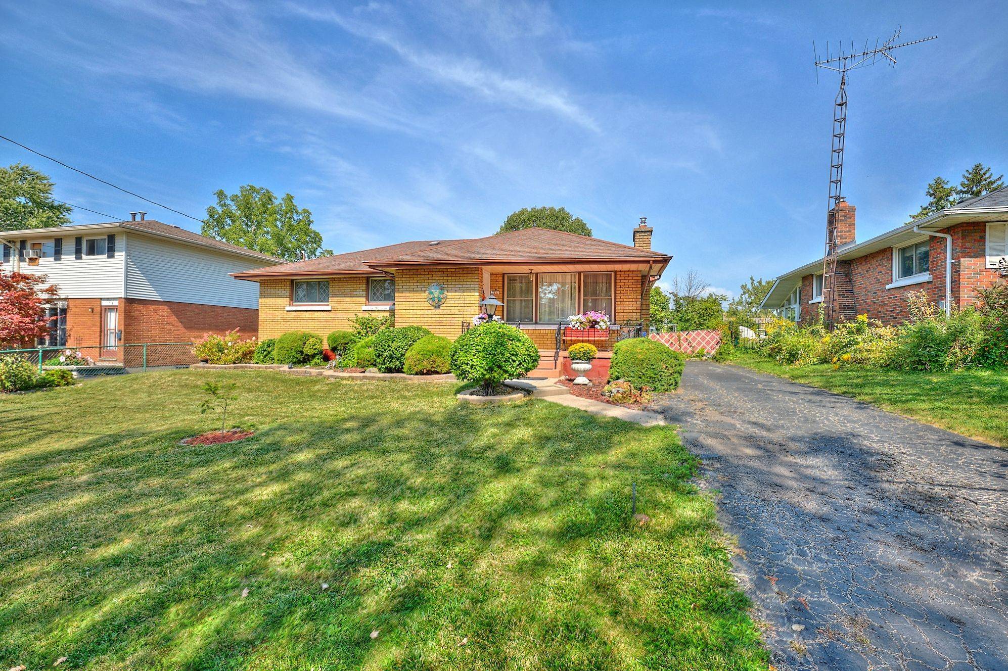 Fort Erie, ON L2A 2Y9,316 Bowen RD