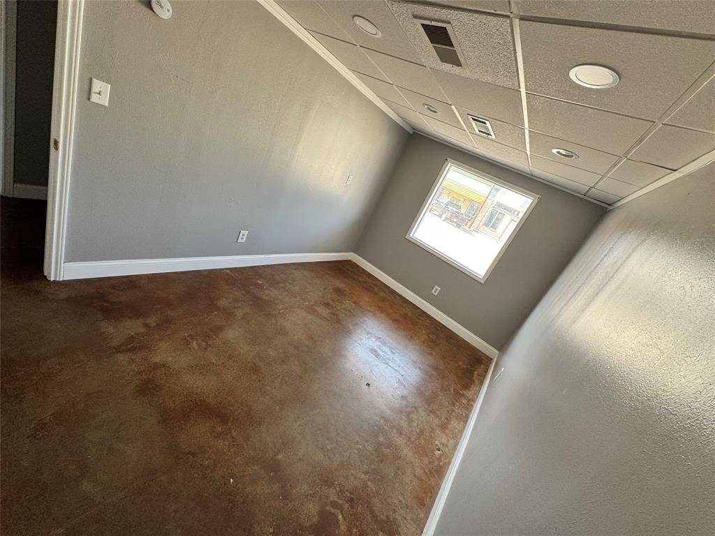 Quinlan, TX 75474,121 W Main Street