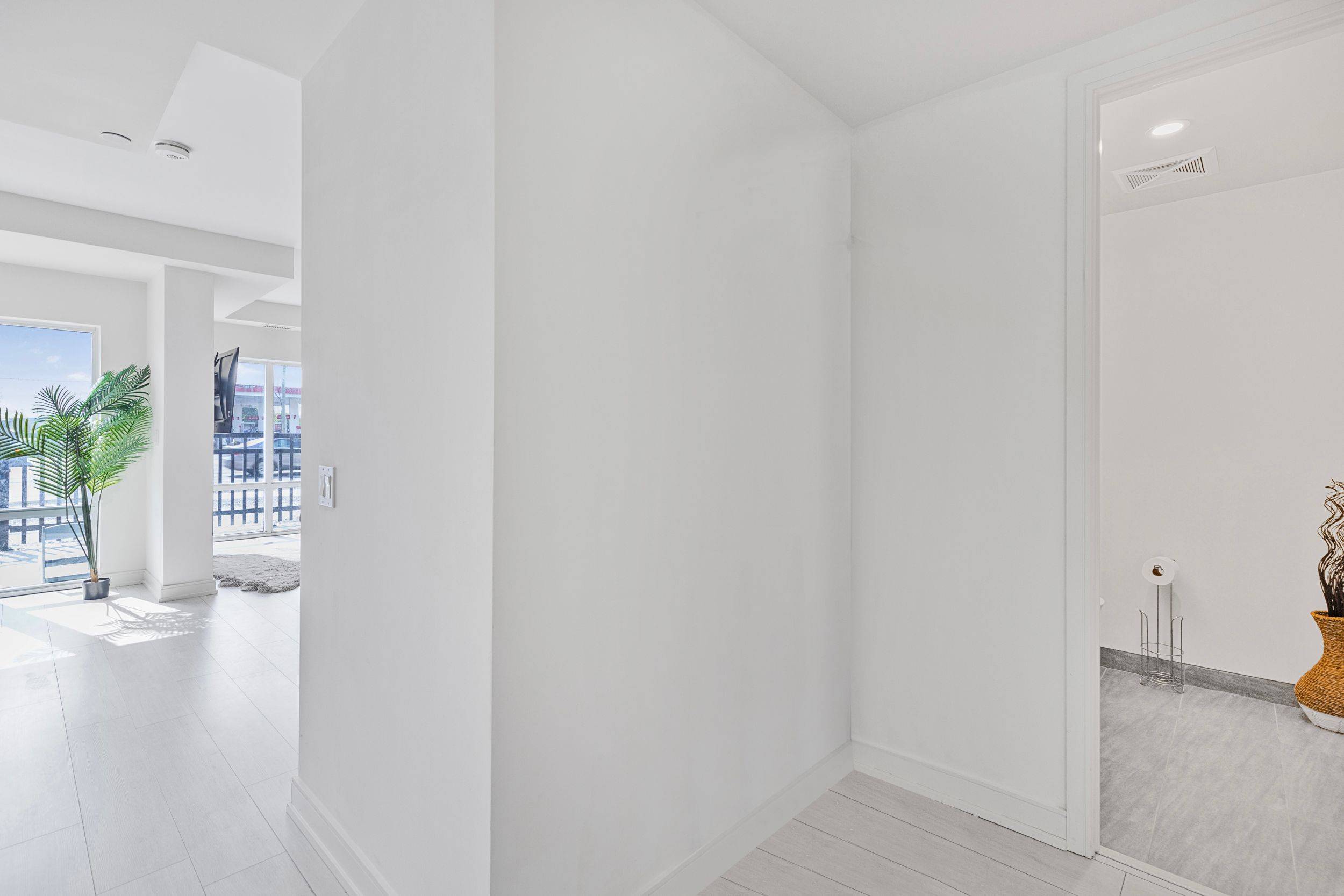 Milton, ON L9T 2X5,8010 Derry RD #TH 107