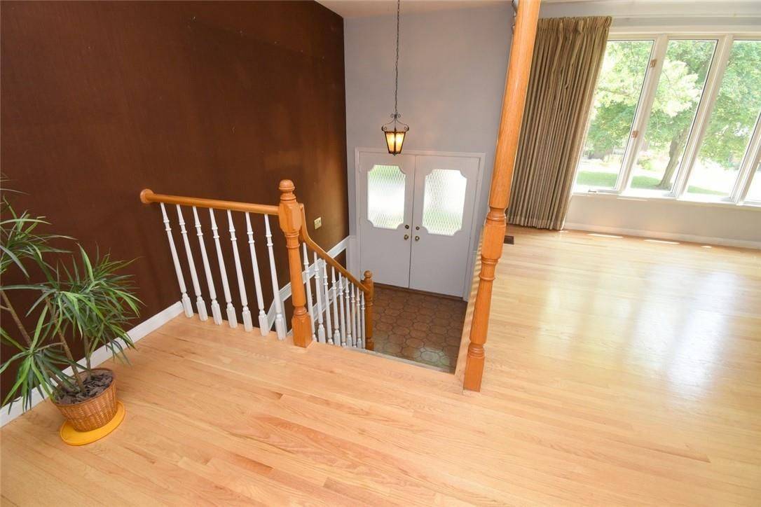 Hamilton, ON L9A 2Y6,30 Terrace DR