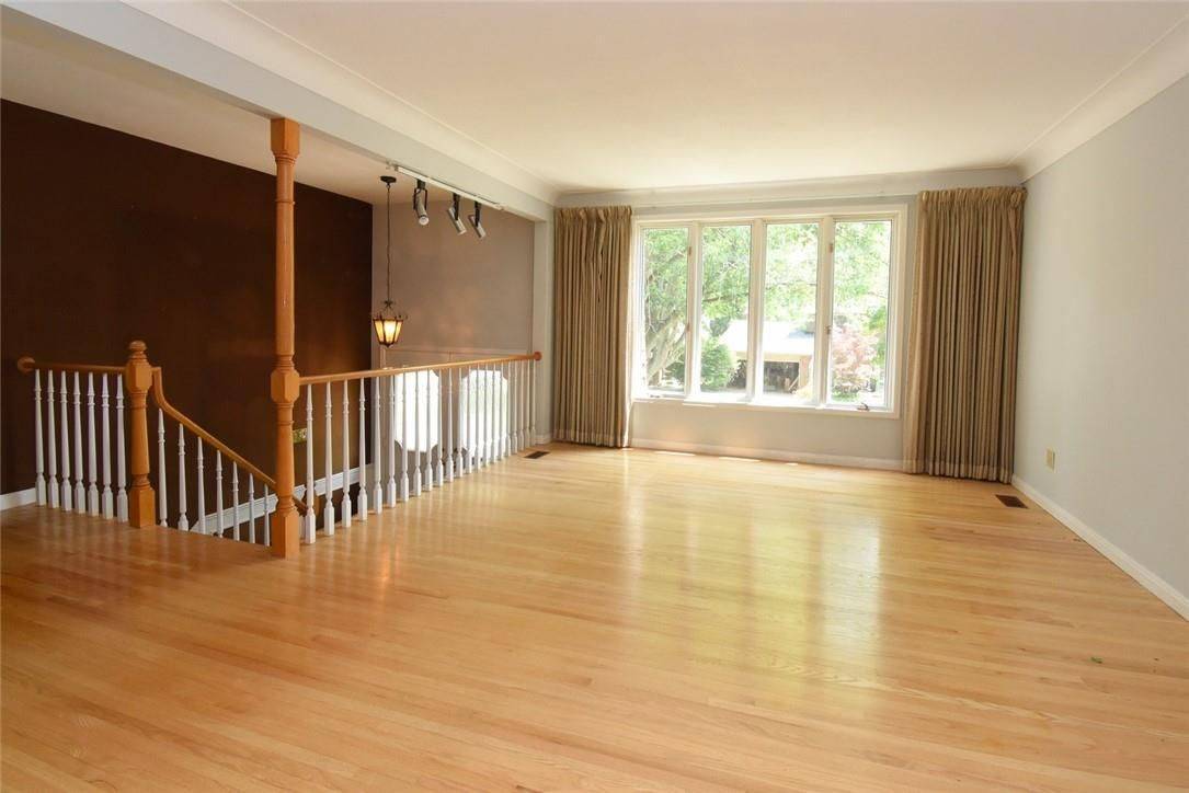 Hamilton, ON L9A 2Y6,30 Terrace DR