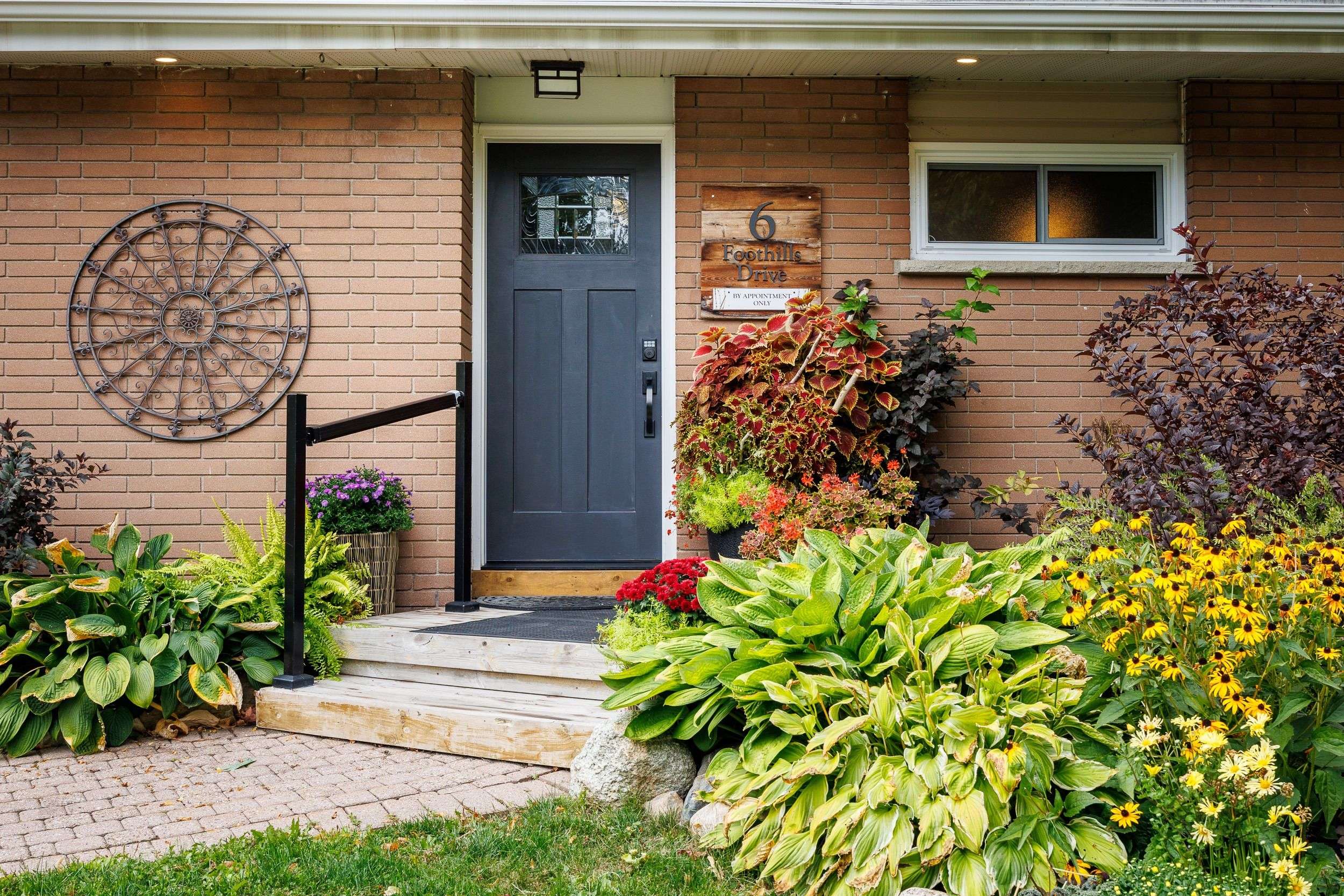 Bells Corners And South To Fallowfield, ON K2H 6K3,6 Foothills DR