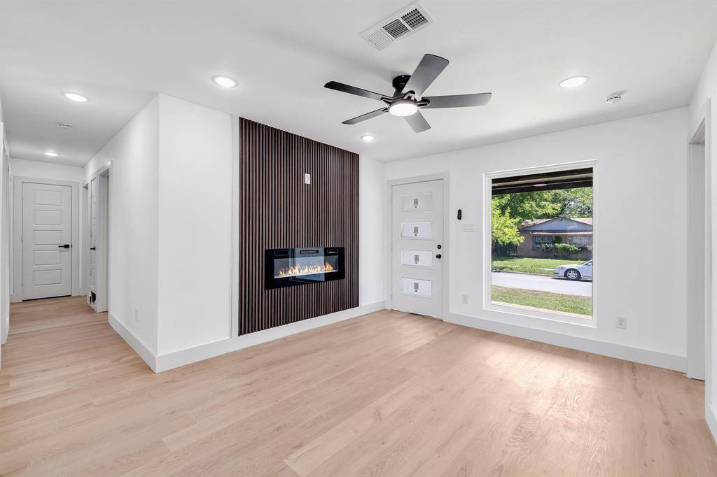 Dallas, TX 75241,3323 Pacesetter Drive