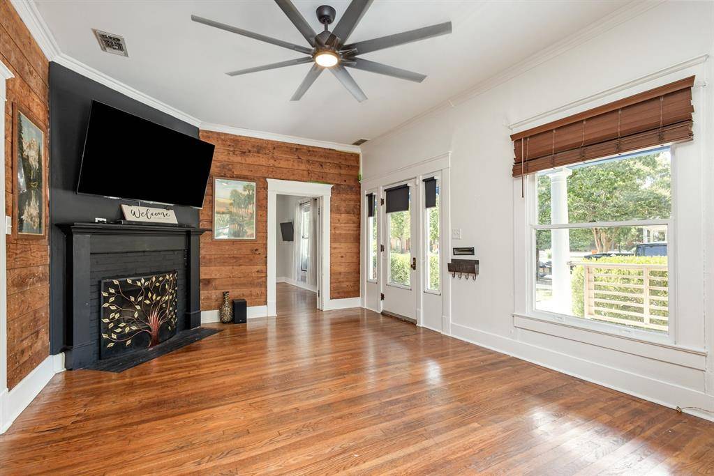 Waxahachie, TX 75165,300 E University Avenue