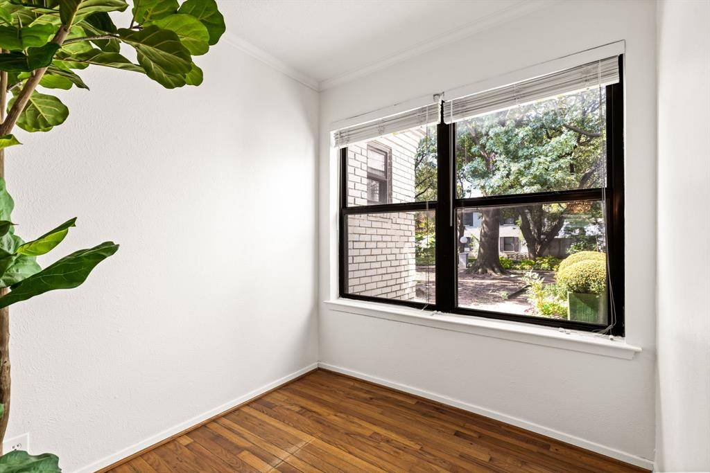 Dallas, TX 75235,4944 N Hall Street