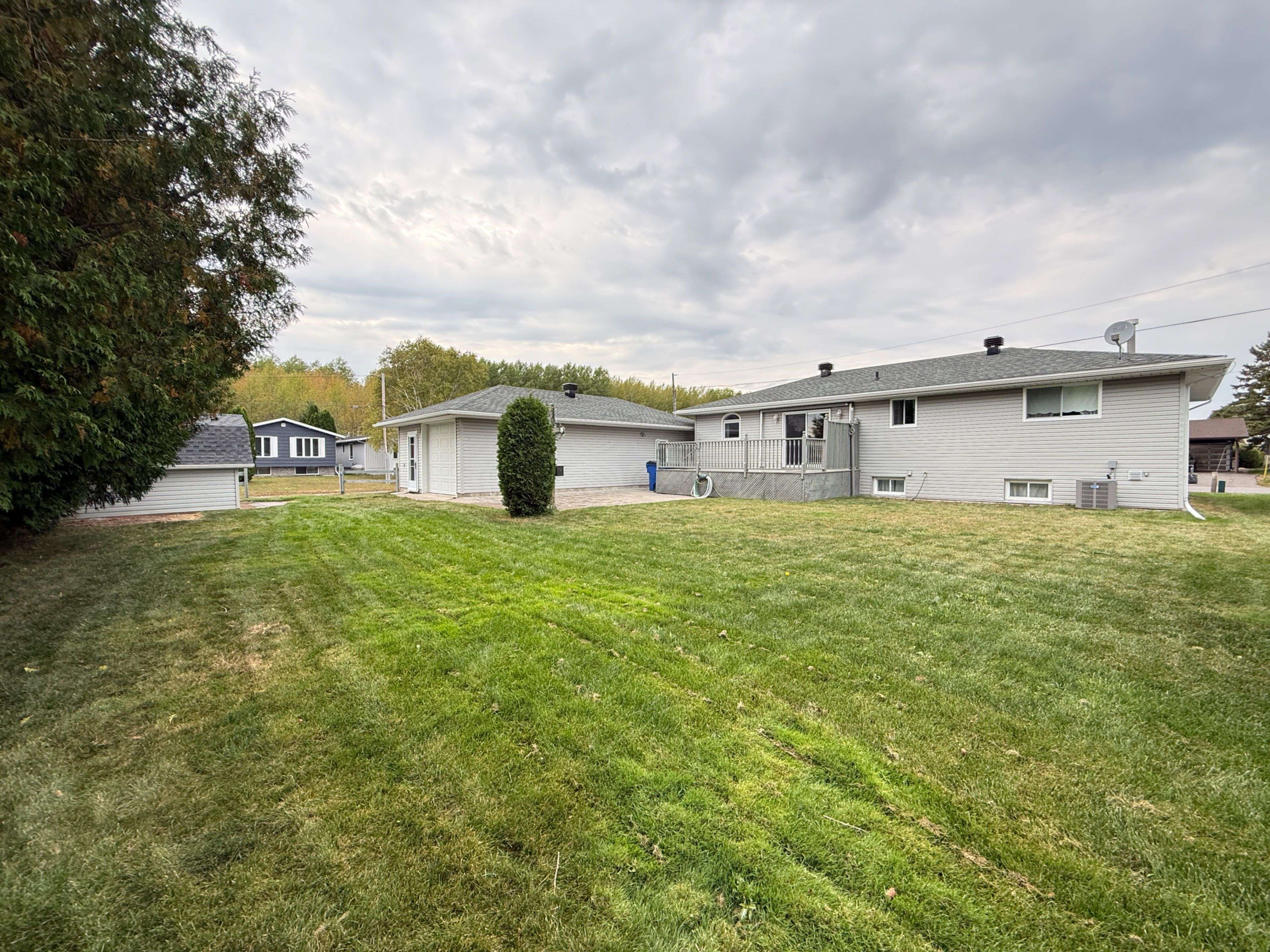 Temiskaming Shores, ON P0J 1P0,429 Mc Kelvie ST