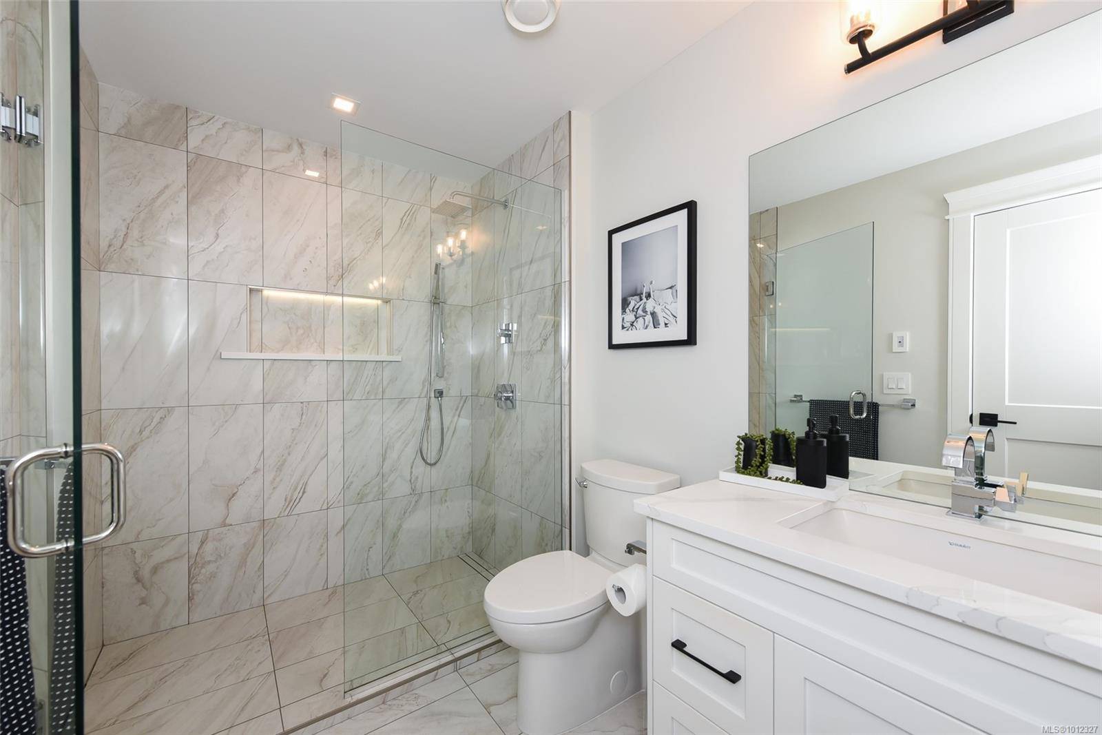 Comox, BC V9M 2A5,468 Anderton Rd #2