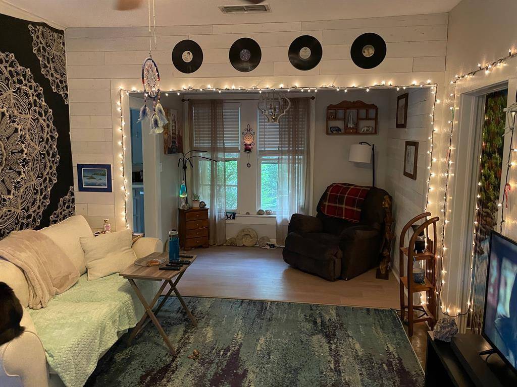 Denton, TX 76201,1303 Fannin Street