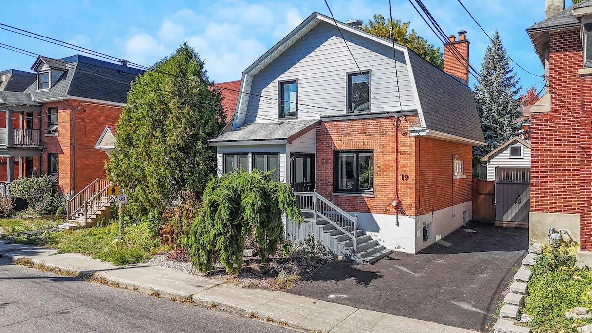 West Centre Town, ON K1Y 3J3,19 Foster ST