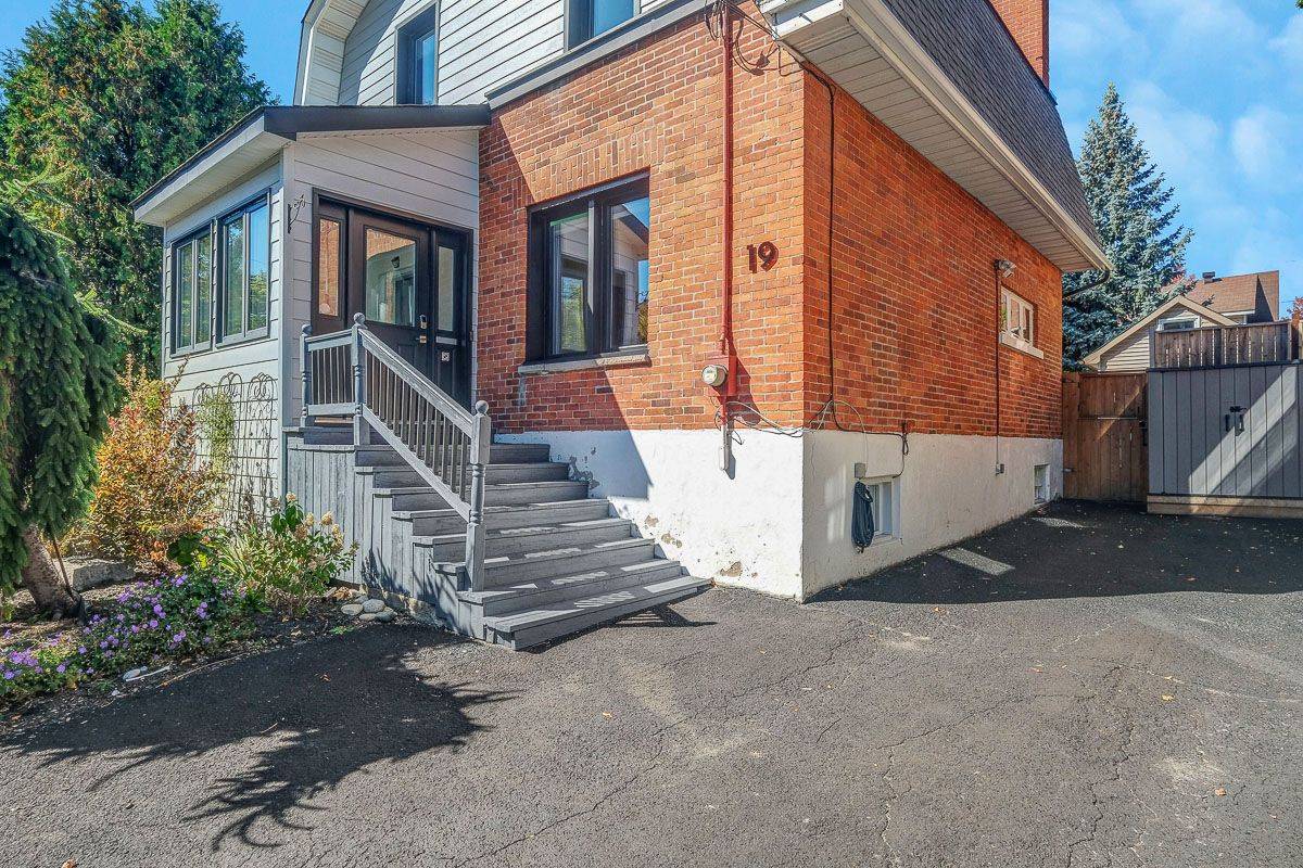 West Centre Town, ON K1Y 3J3,19 Foster ST