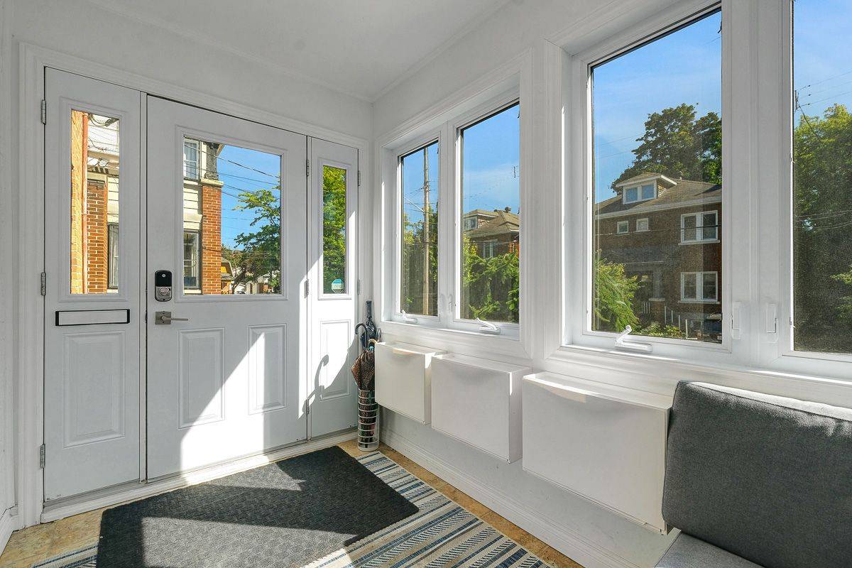 West Centre Town, ON K1Y 3J3,19 Foster ST