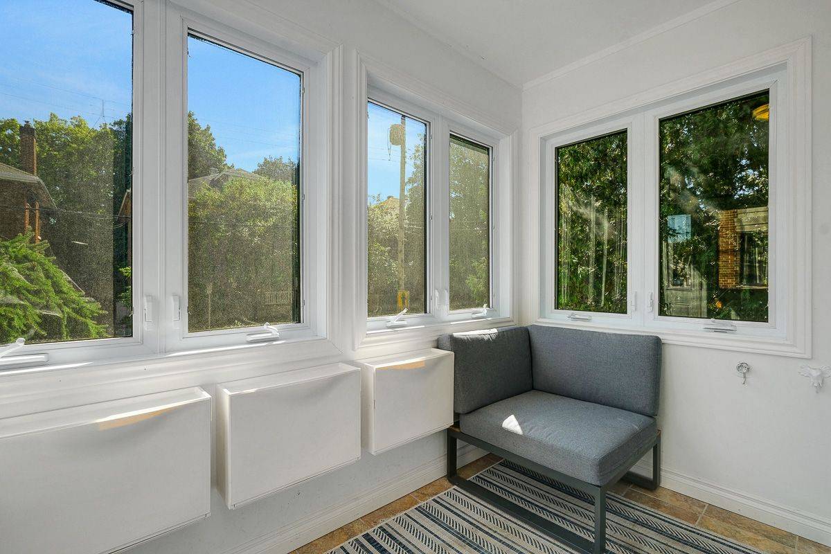 West Centre Town, ON K1Y 3J3,19 Foster ST