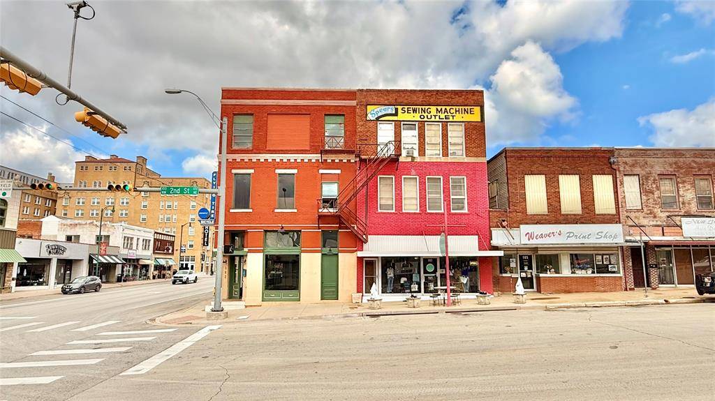 Mineral Wells, TX 76067,302 N Oak Avenue