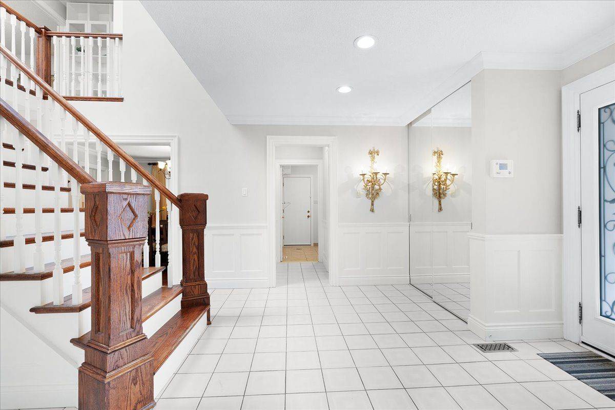 Mississauga, ON L5N 4M5,6019 Tillsdown DR