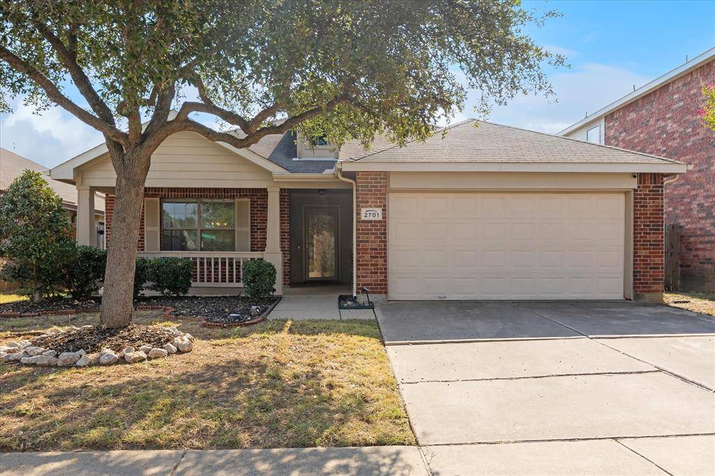 2701 Gardendale Drive, Fort Worth, TX 76120