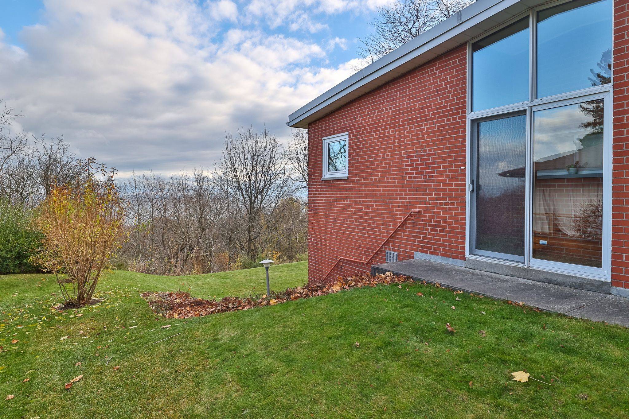 Toronto E08, ON M1M 1J3,59 Hill CRES