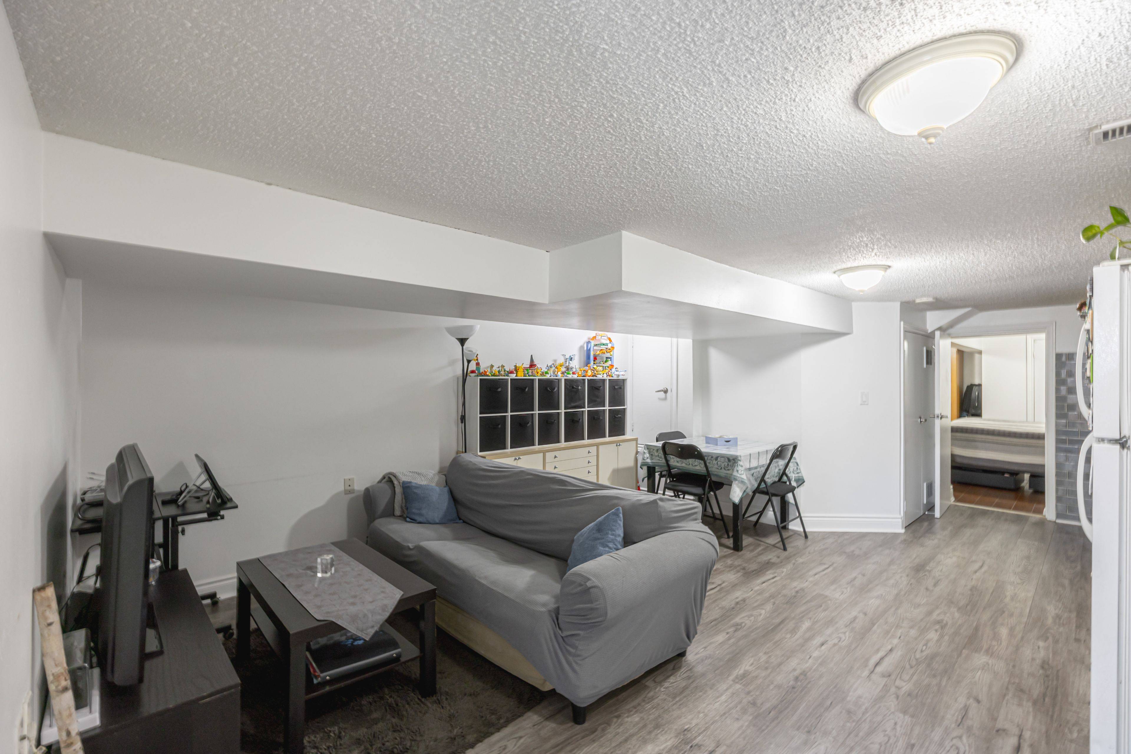 Toronto W03, ON M6E 3W3,154 Day AVE