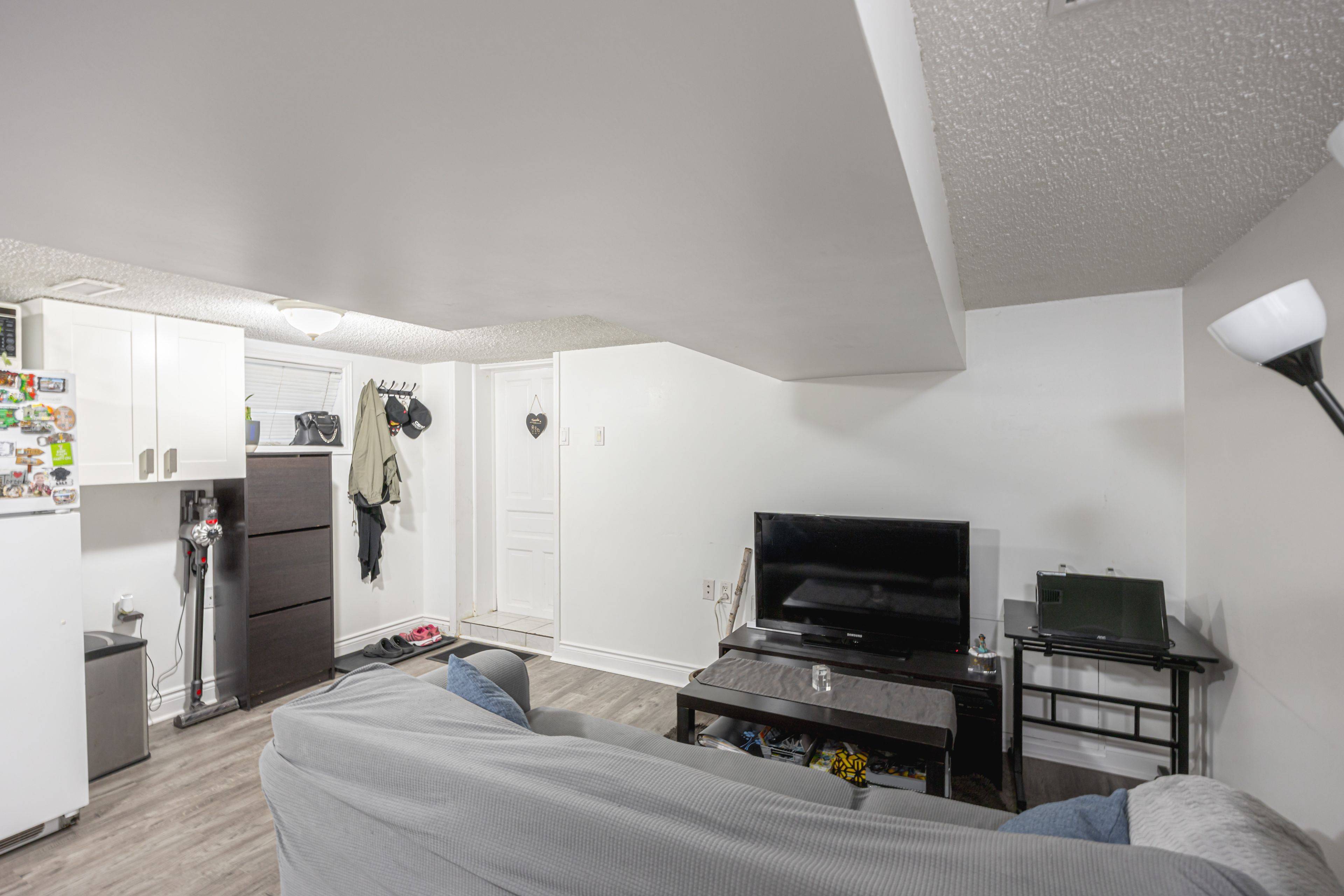 Toronto W03, ON M6E 3W3,154 Day AVE