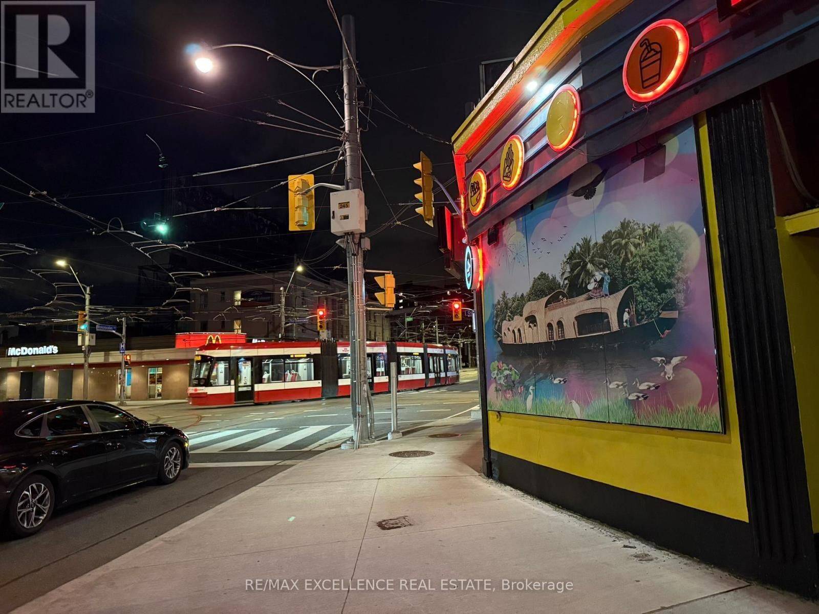 Toronto W01, ON M6R 1A9,1647 Queen ST W