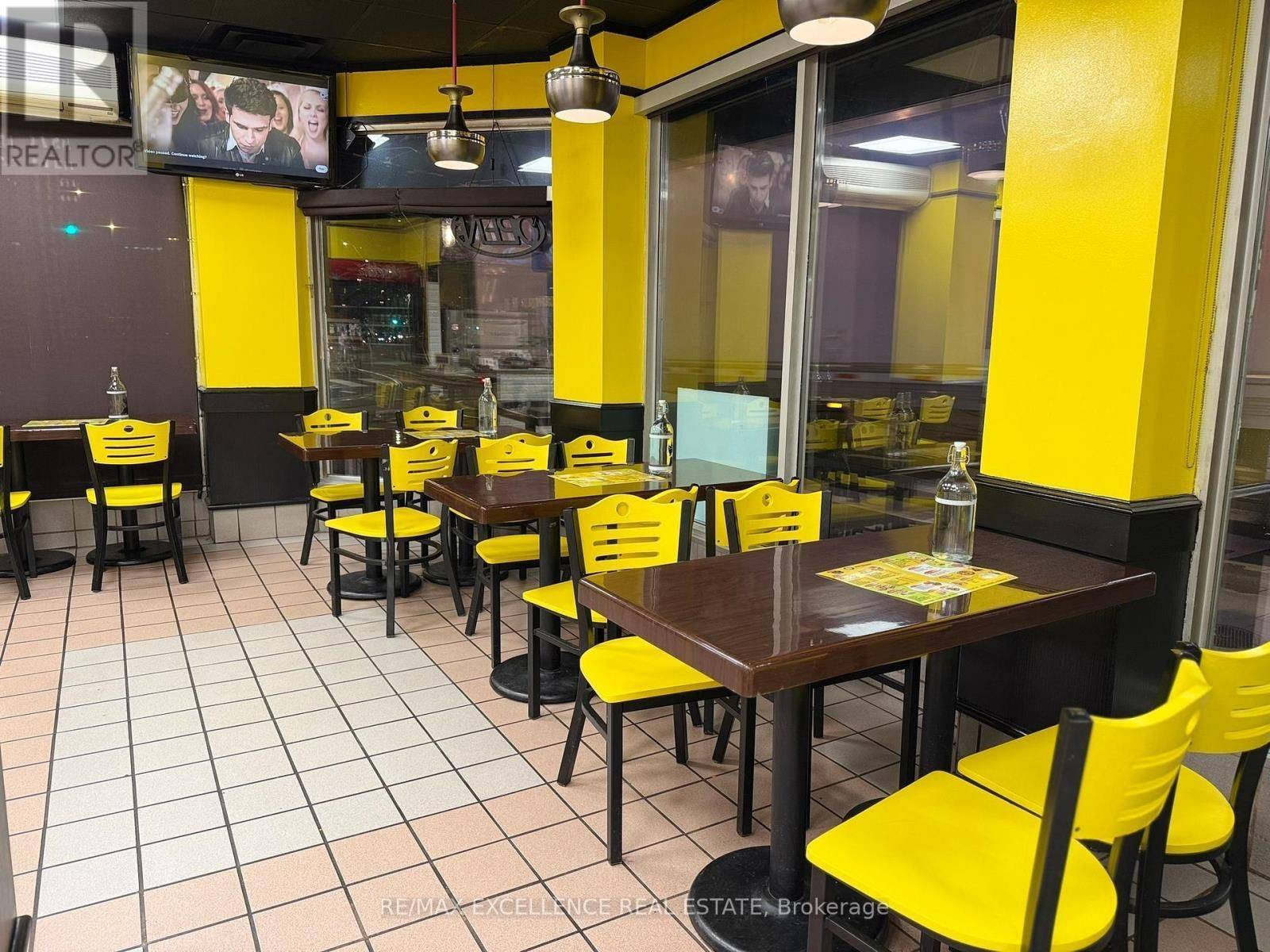 Toronto W01, ON M6R 1A9,1647 Queen ST W