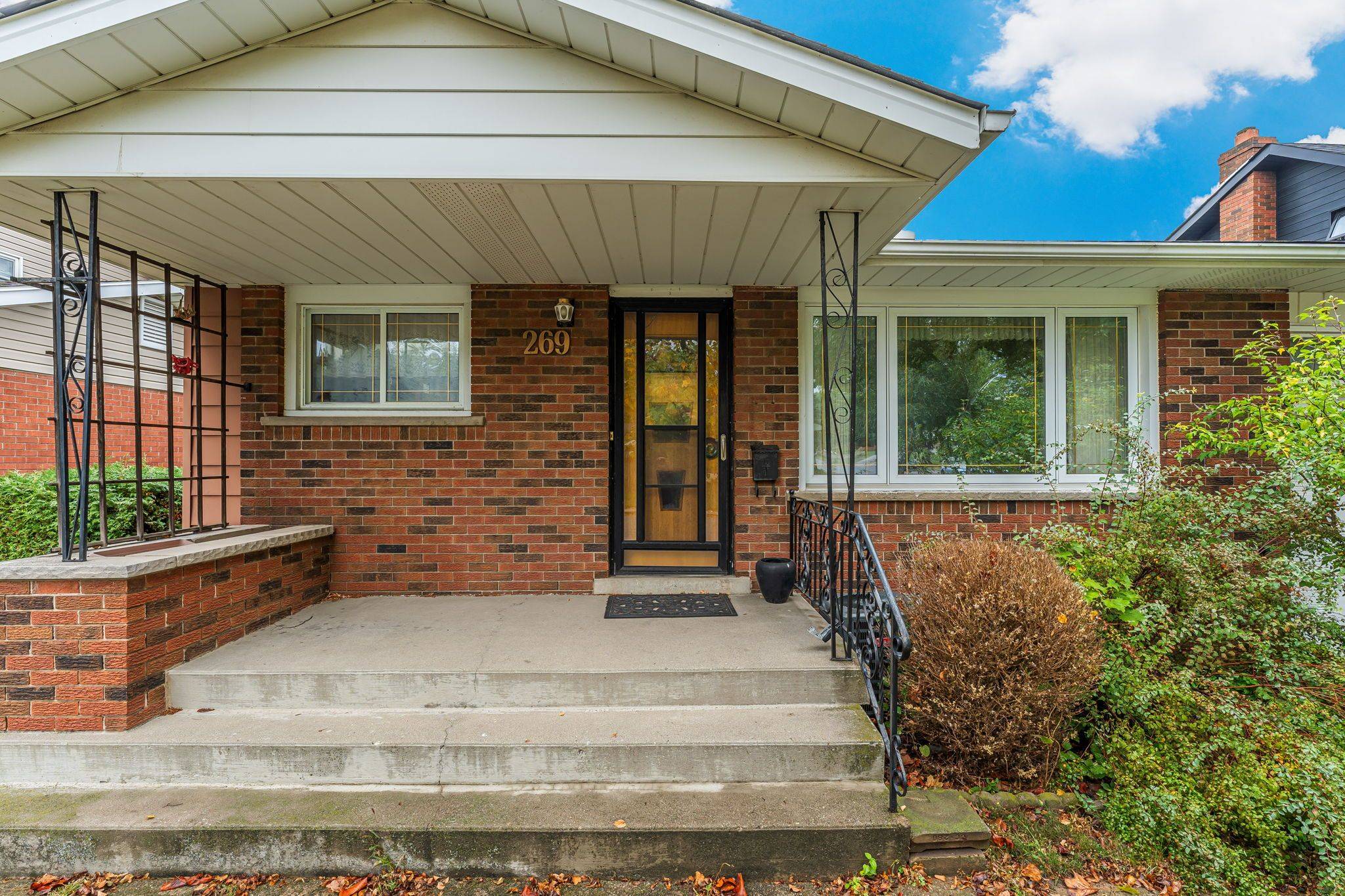 Hamilton, ON L8K 4G3,269 Rainbow DR