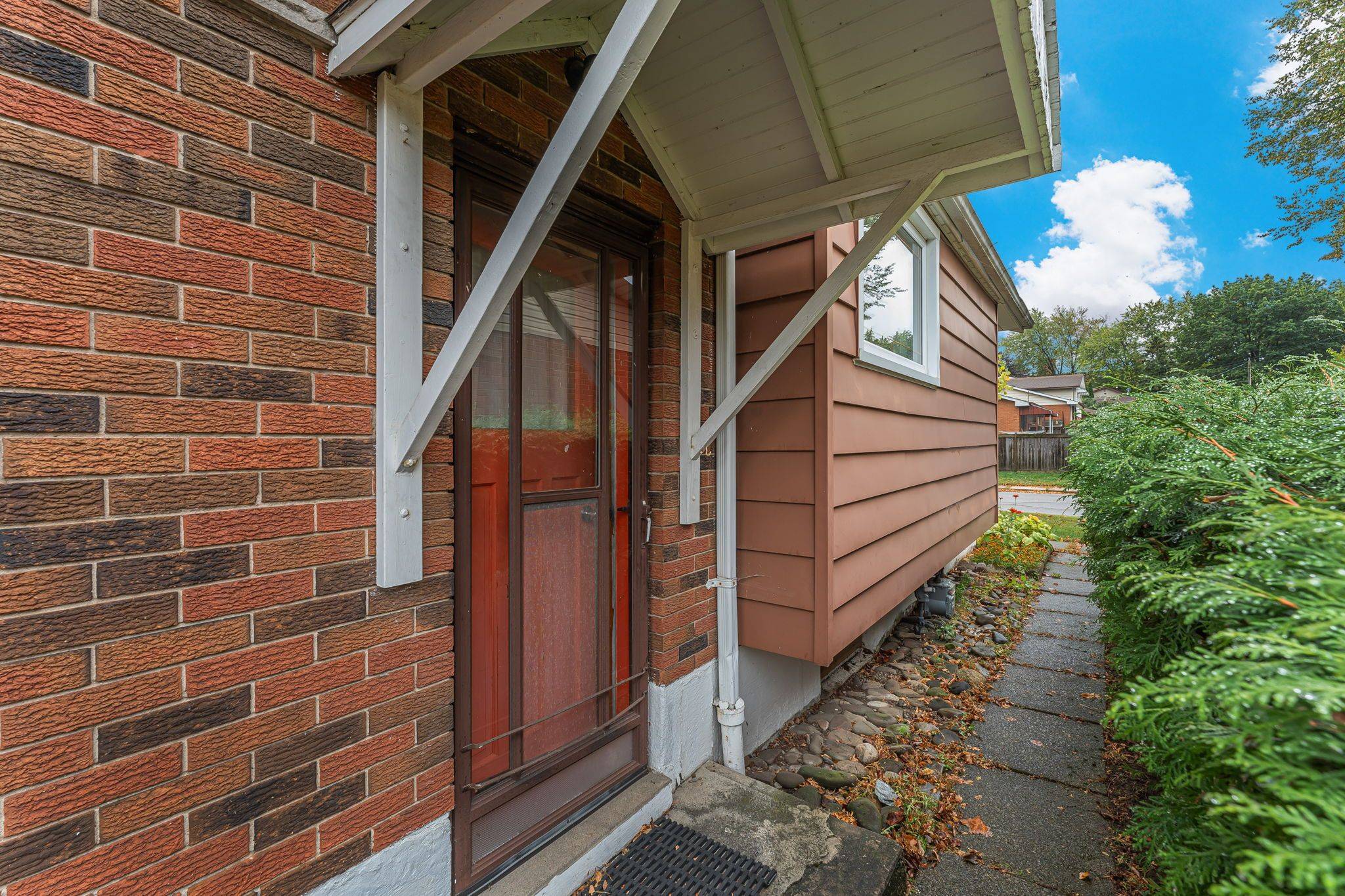 Hamilton, ON L8K 4G3,269 Rainbow DR