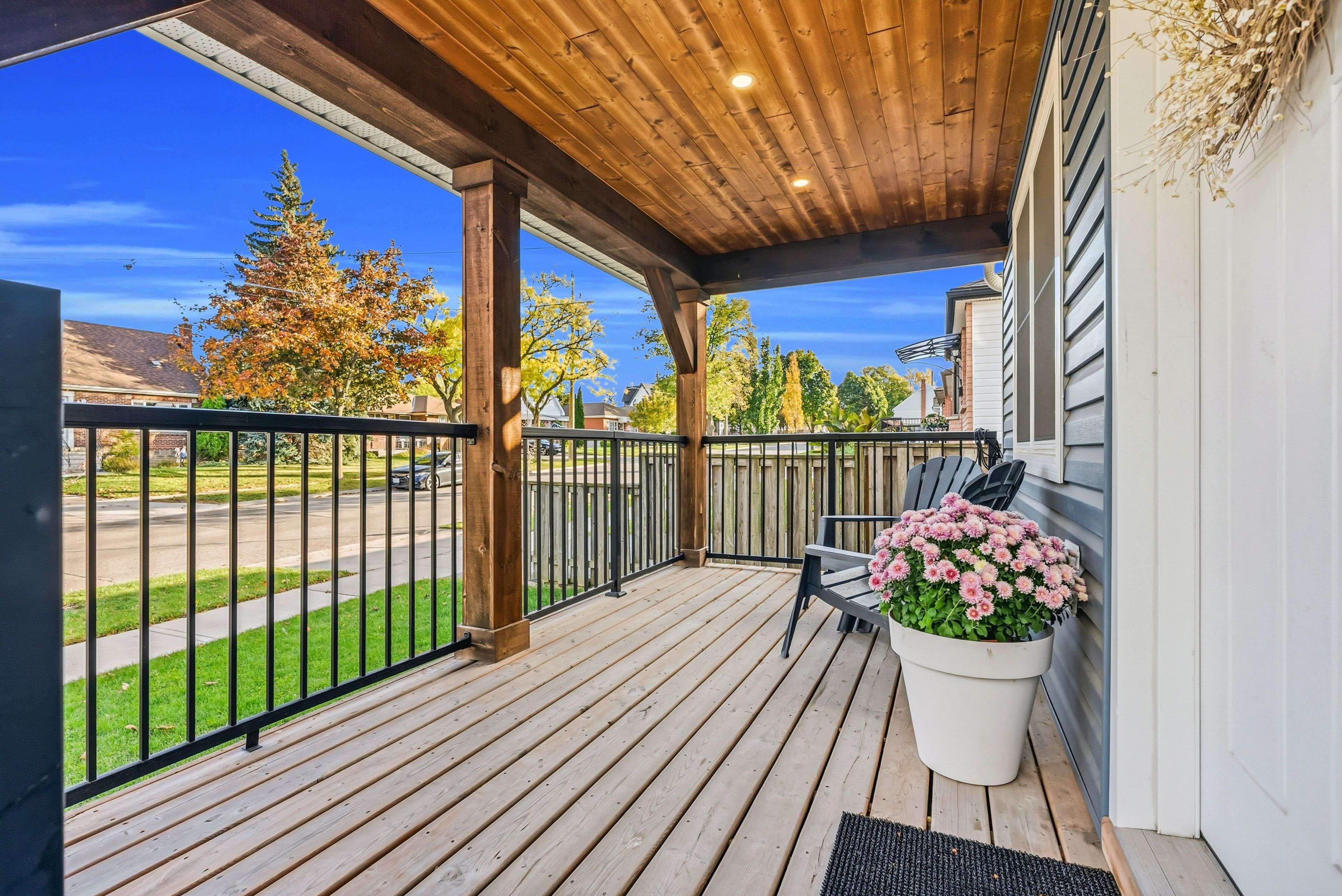 Hamilton, ON L8T 3C7,324 East 43rd ST