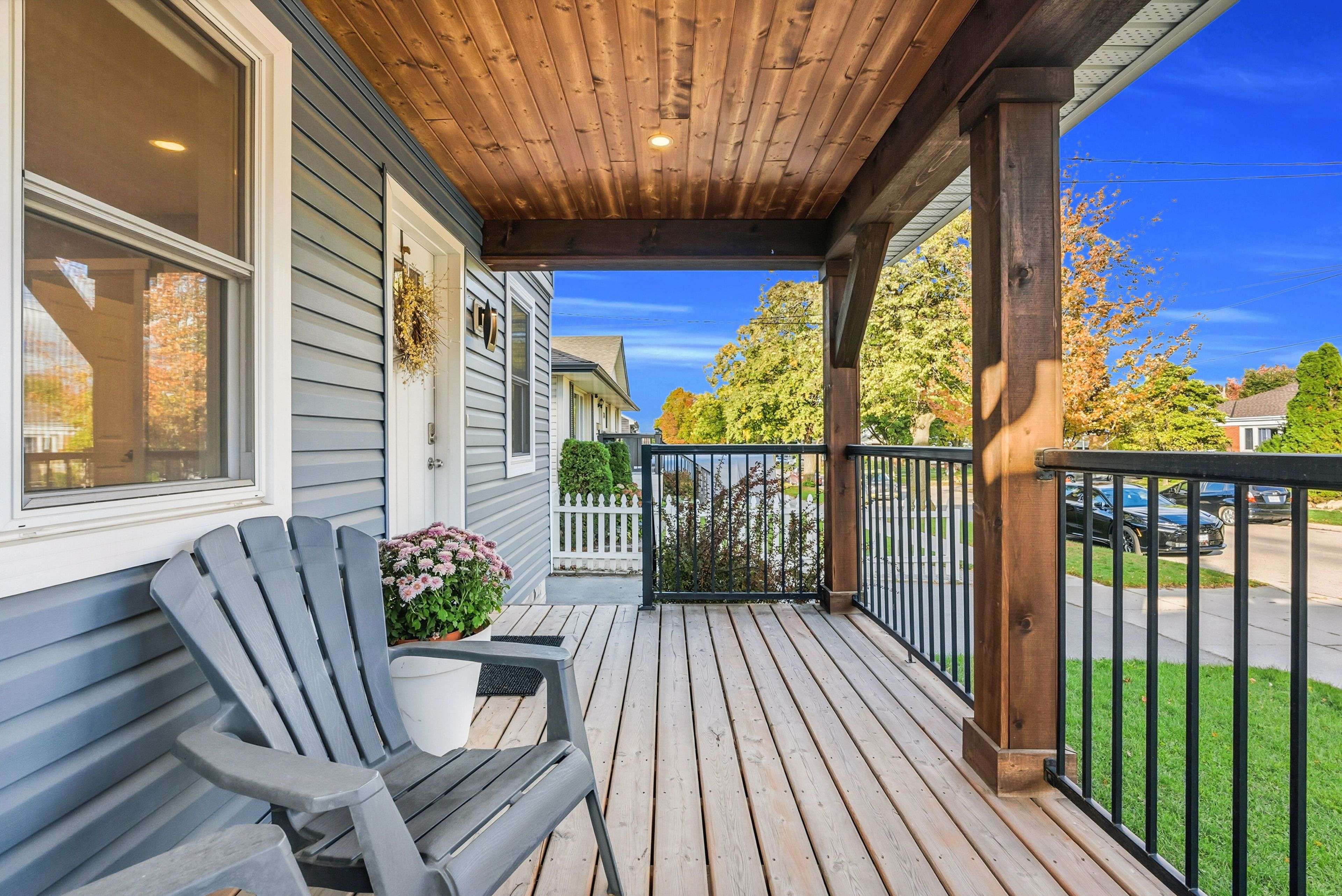 Hamilton, ON L8T 3C7,324 East 43rd ST