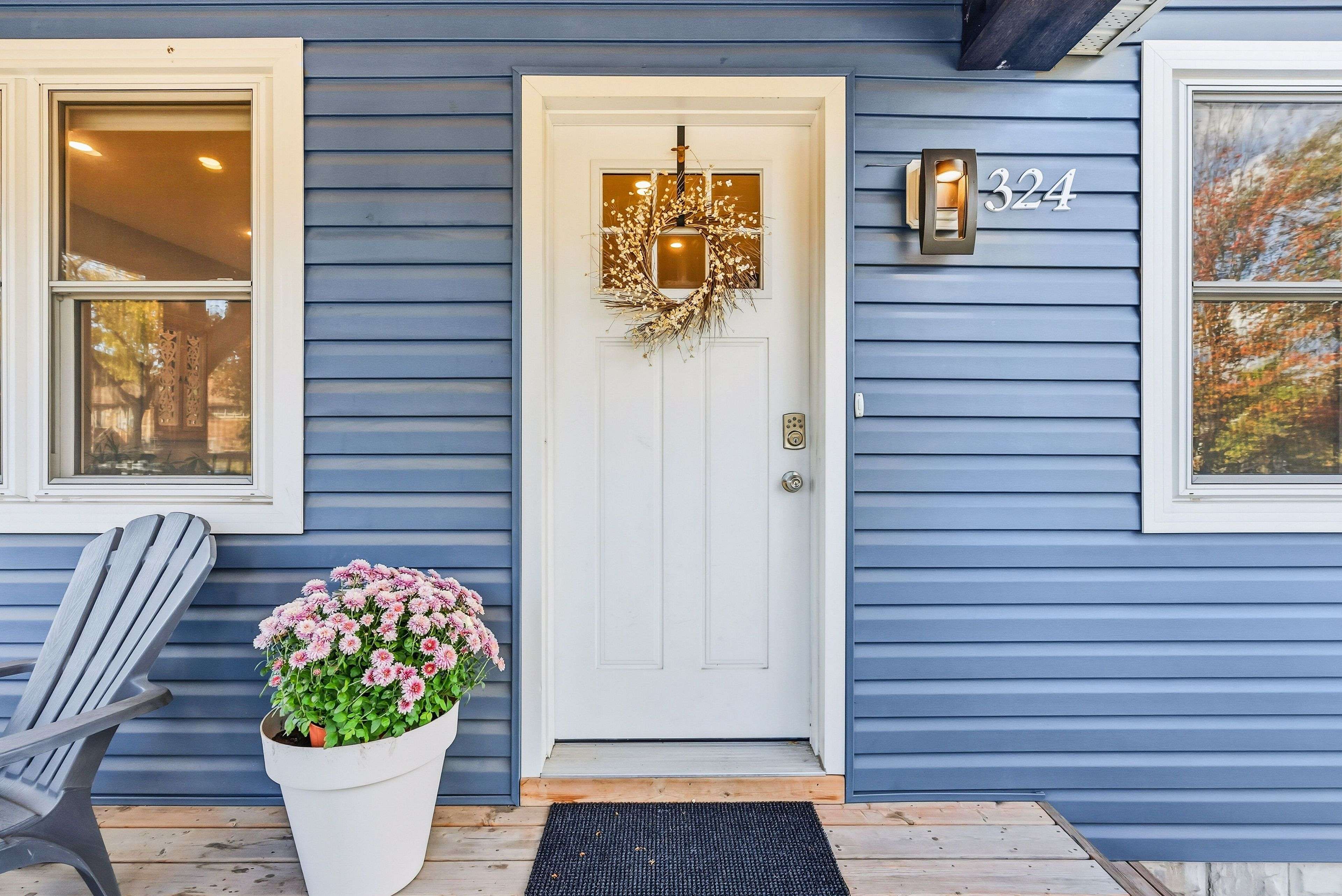 Hamilton, ON L8T 3C7,324 East 43rd ST