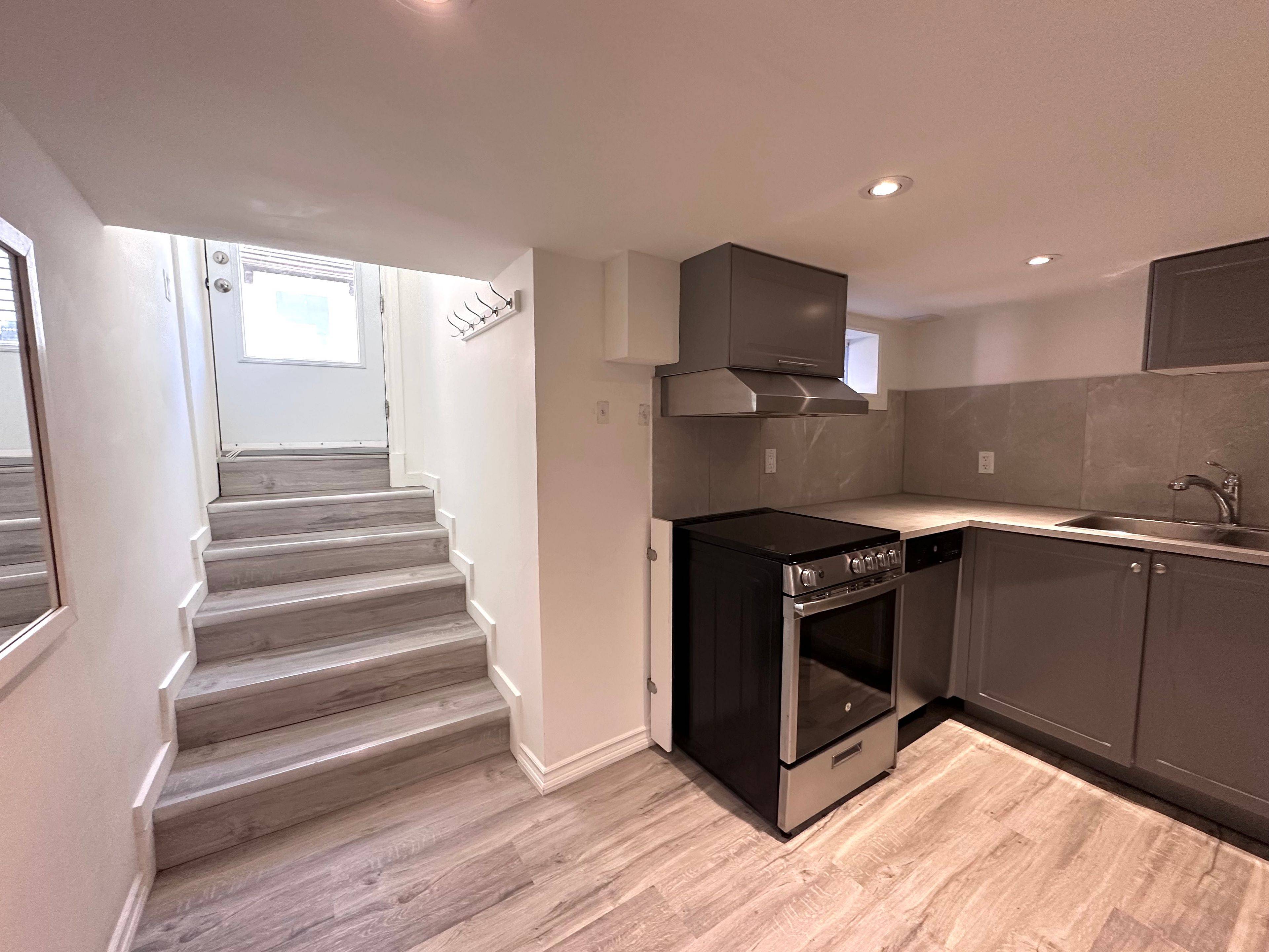 Toronto E02, ON M4C 1P3,33 Harris AVE