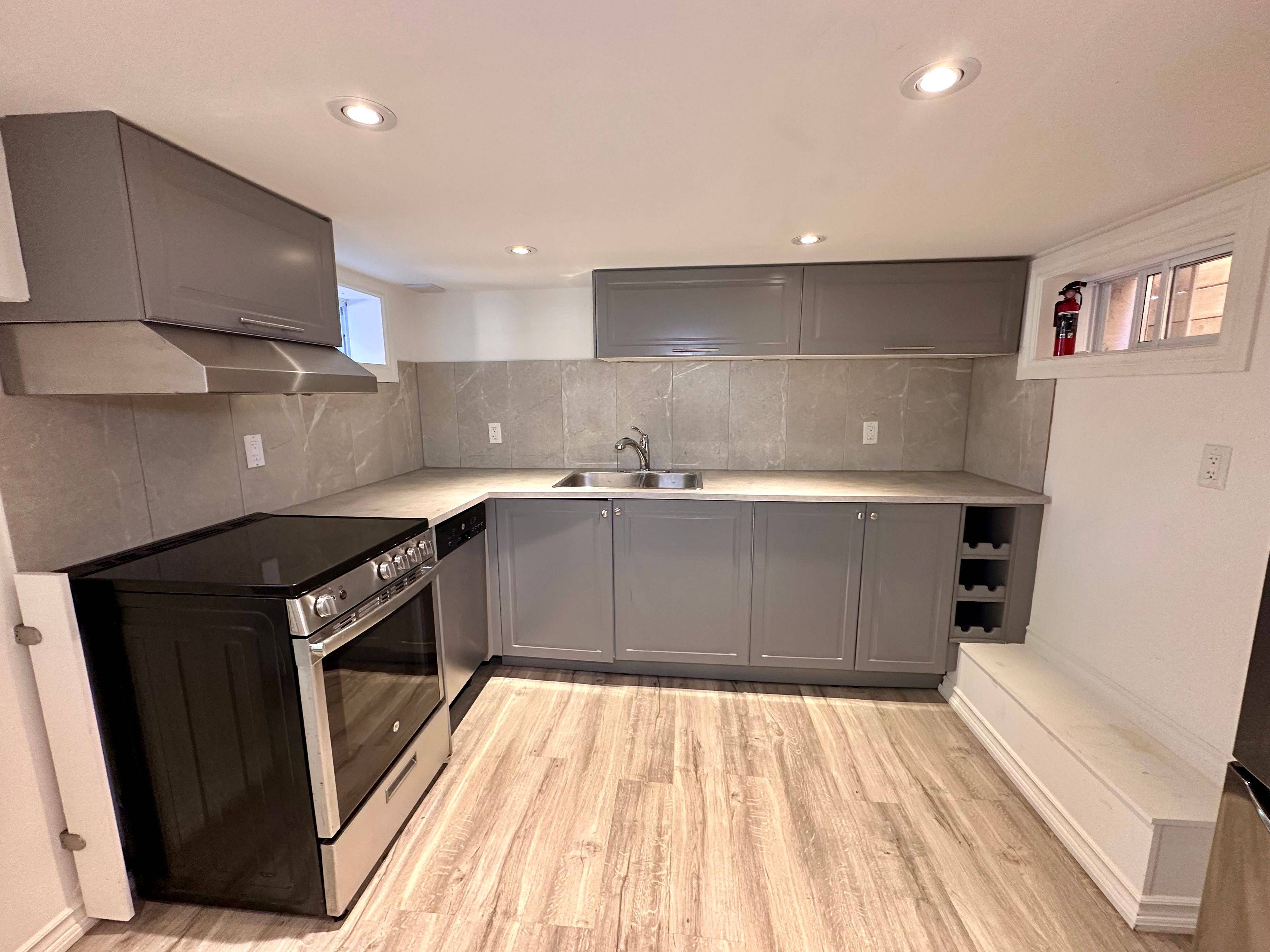 Toronto E02, ON M4C 1P3,33 Harris AVE