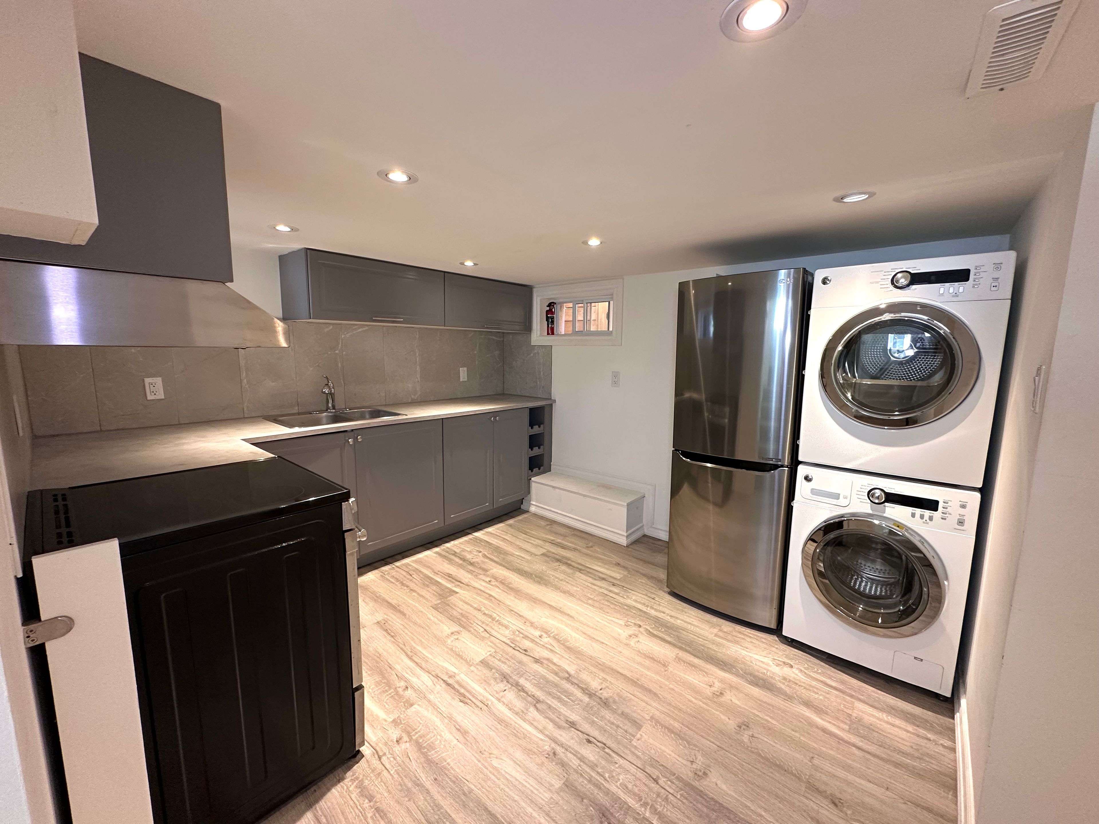 Toronto E02, ON M4C 1P3,33 Harris AVE