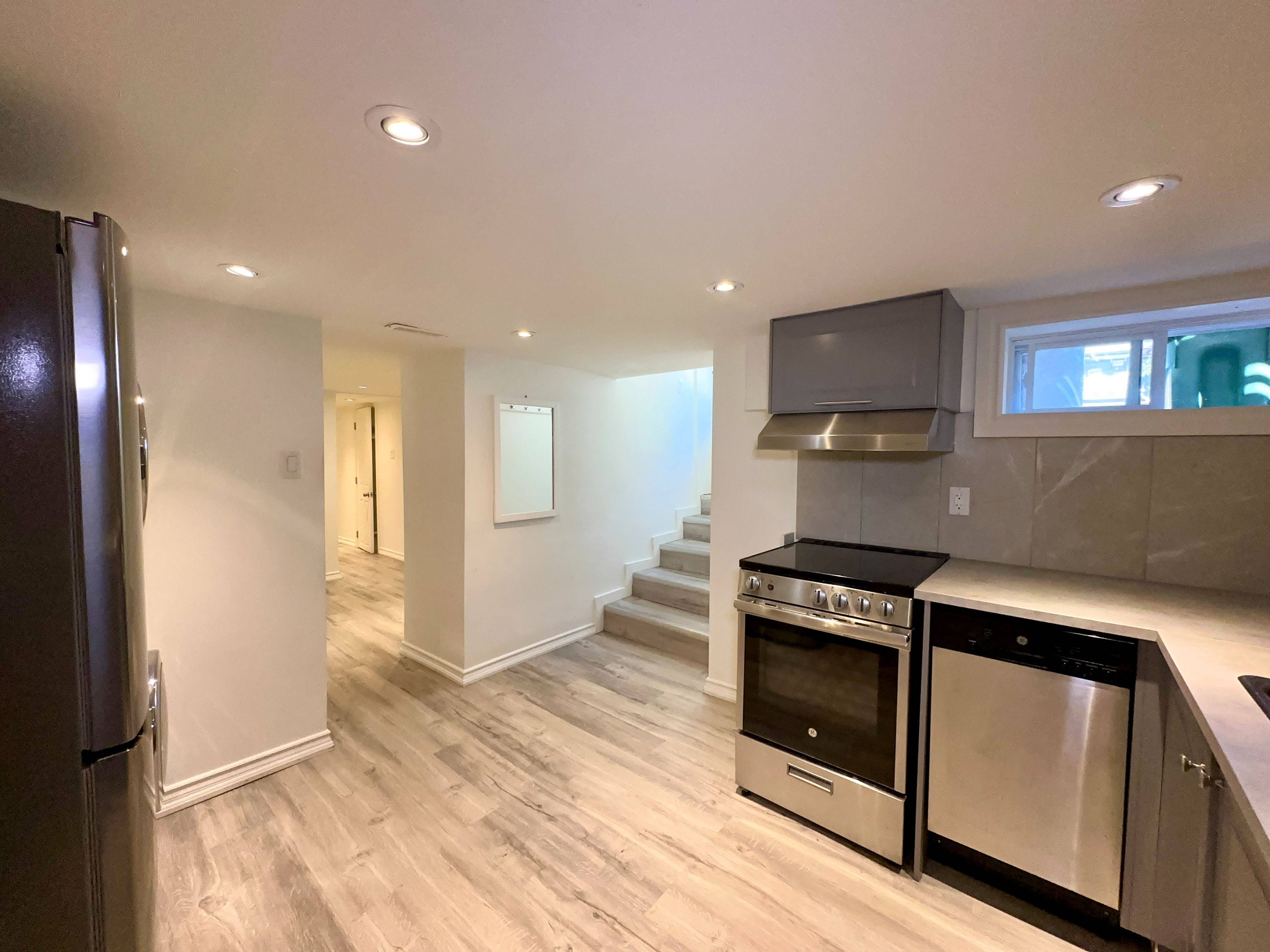 Toronto E02, ON M4C 1P3,33 Harris AVE