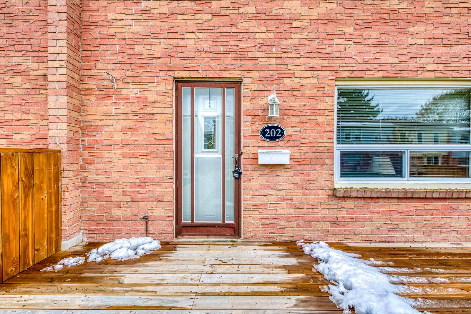 Mississauga, ON L5H 3V2,1055 Shawnmarr RD #202